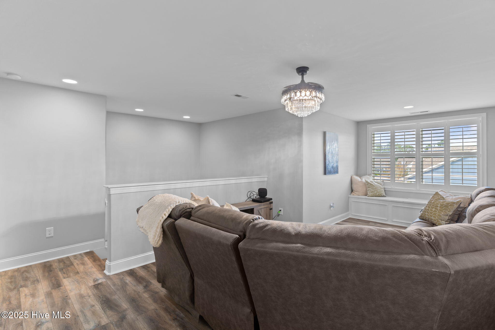 100534405 | Photo 34