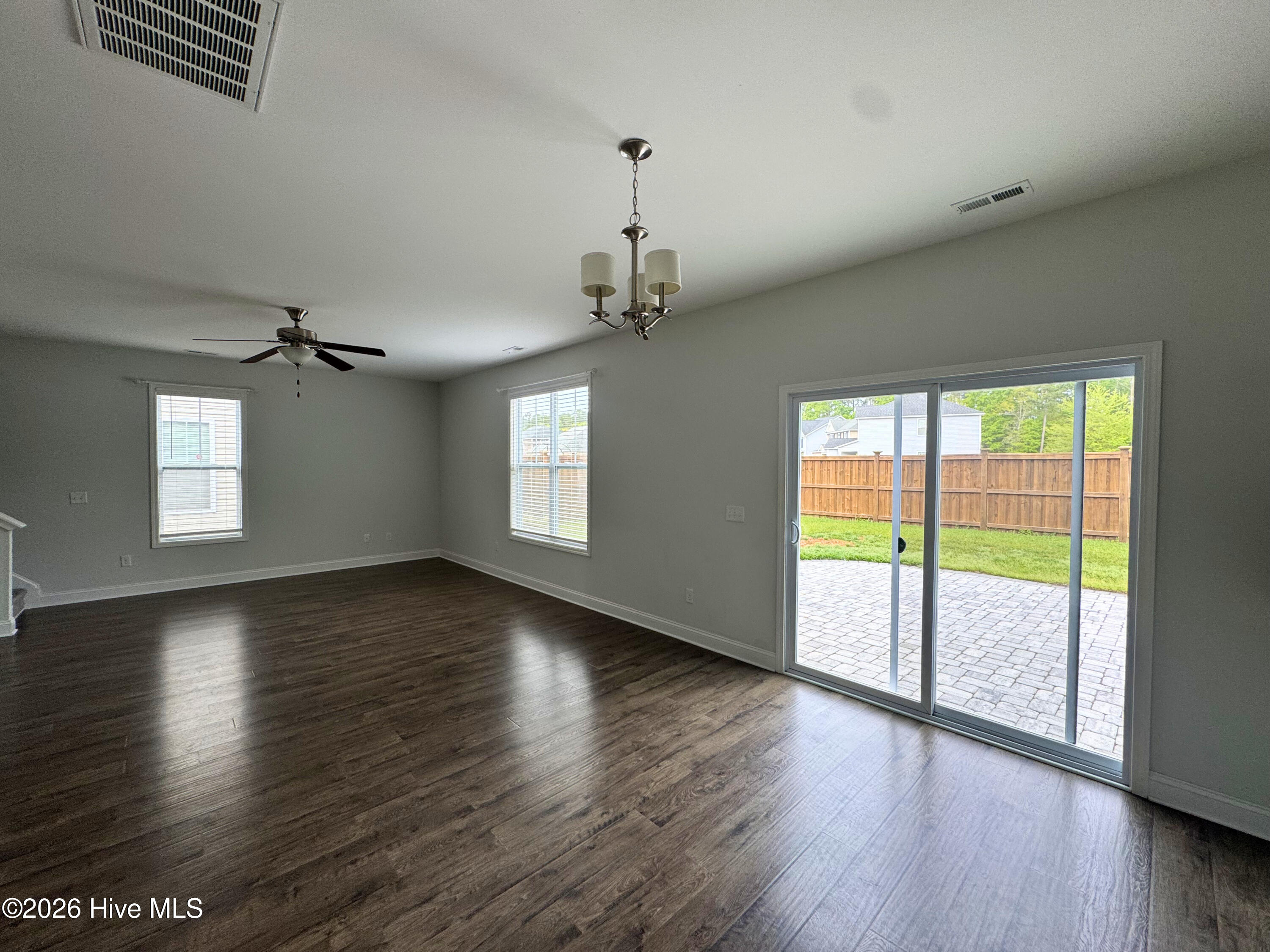 100566006 | Photo 11