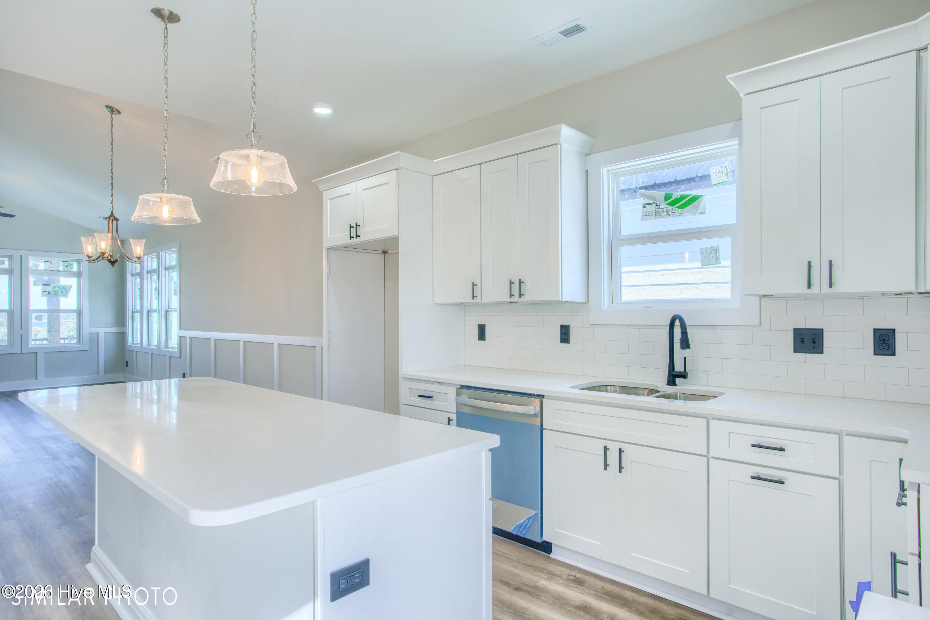 100552614 | Photo 14