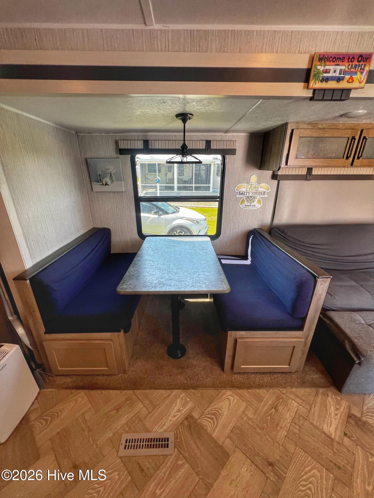 100562854 | Photo 19