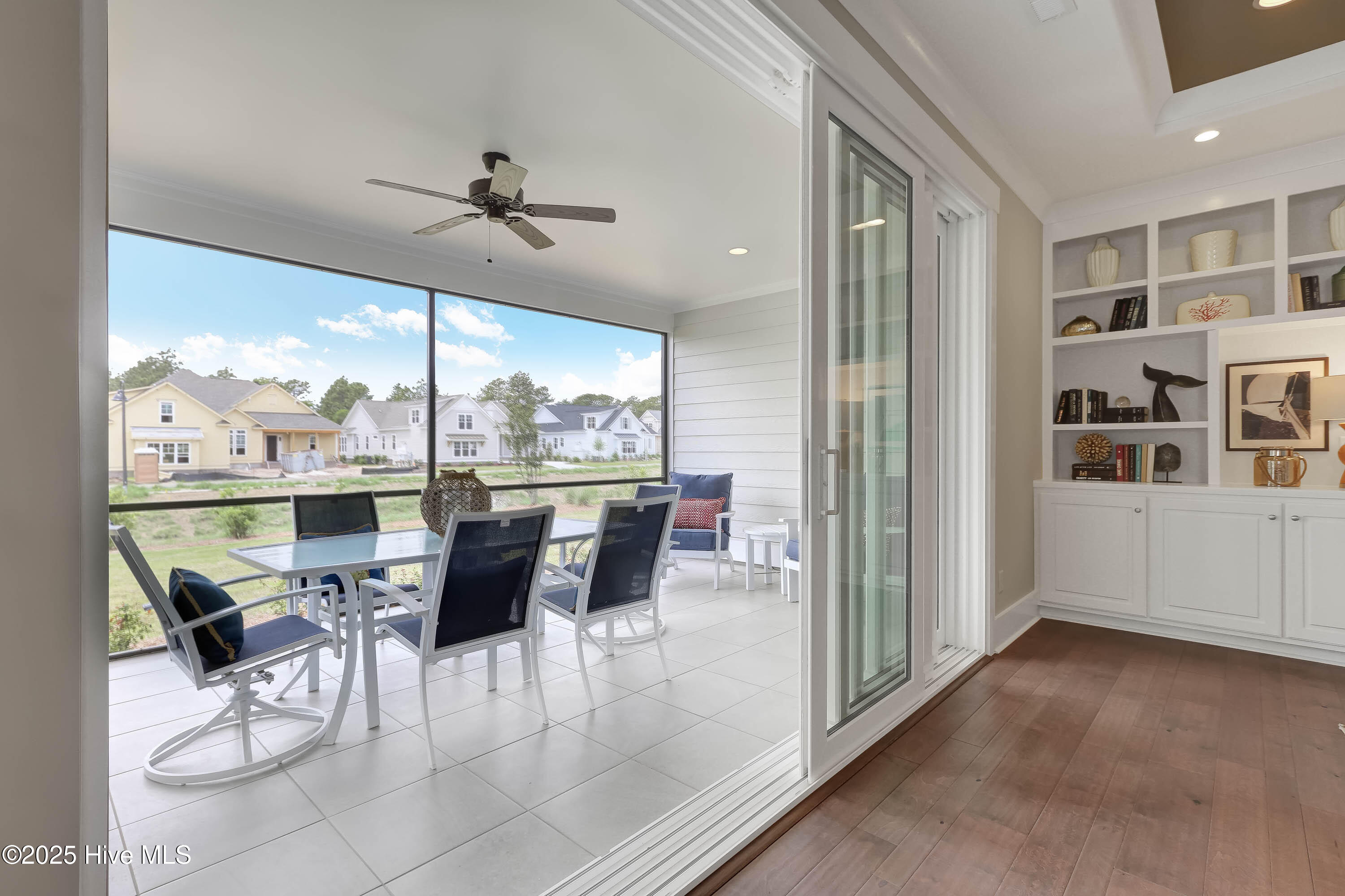 100545298 | Photo 13