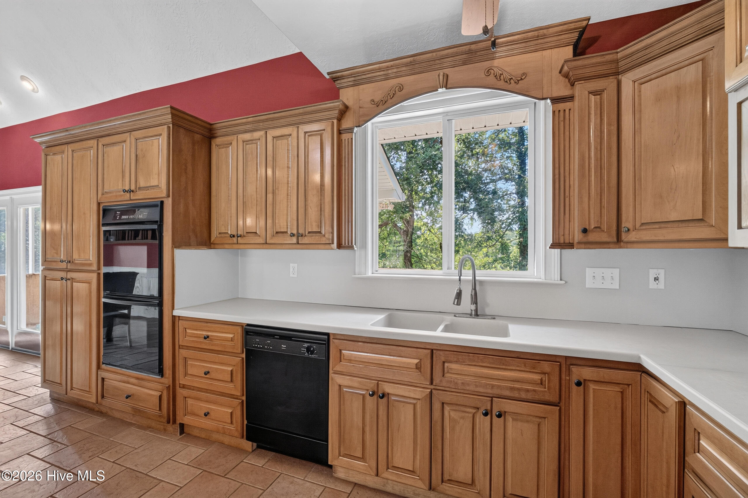 Ample cabinet space w/added cabinet pantry & double oven