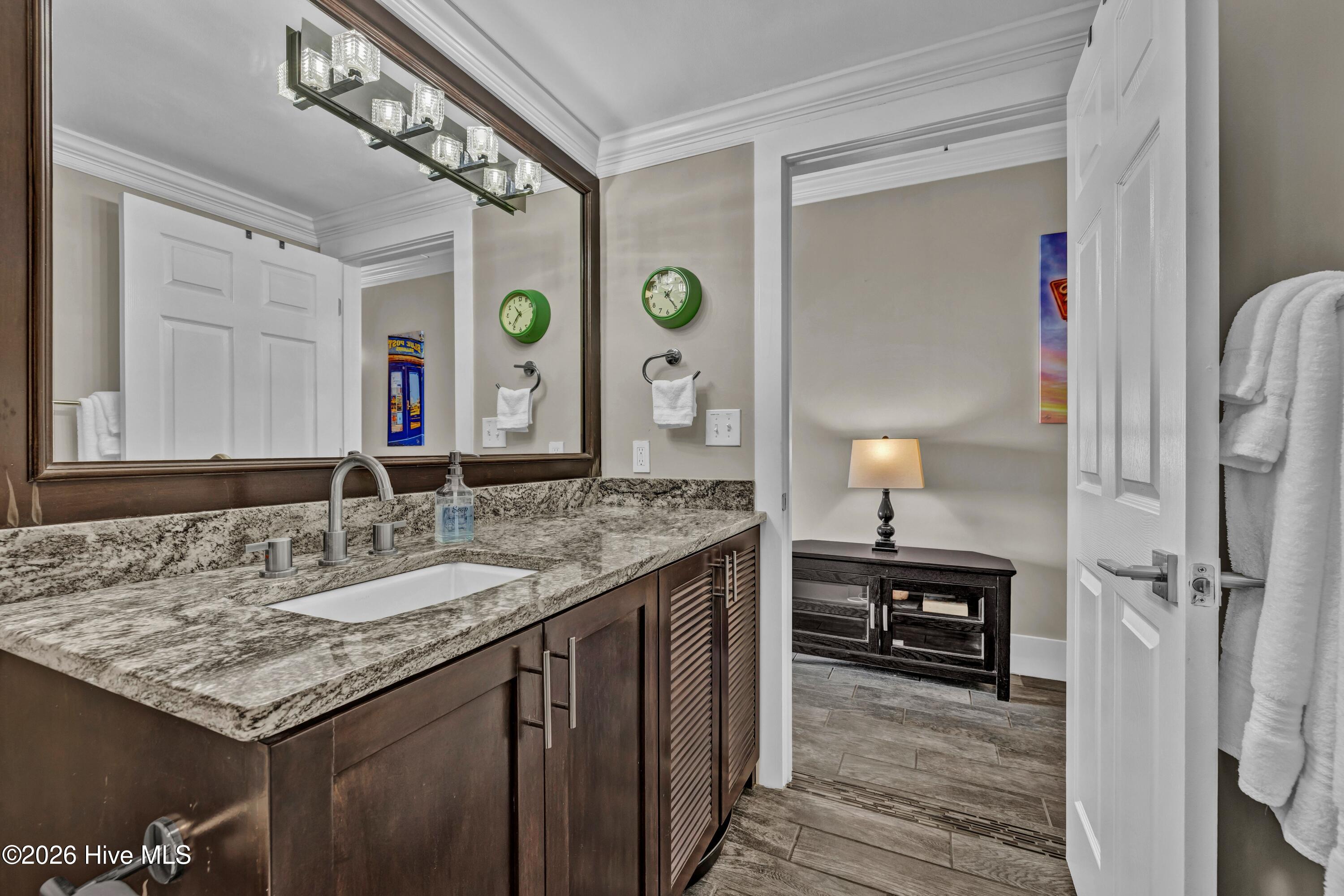 100548897 | Photo 20