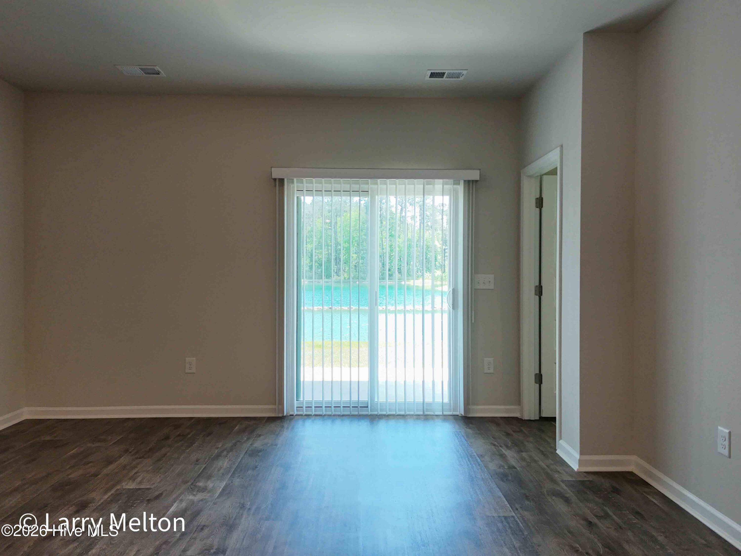 100564971 | Photo 13