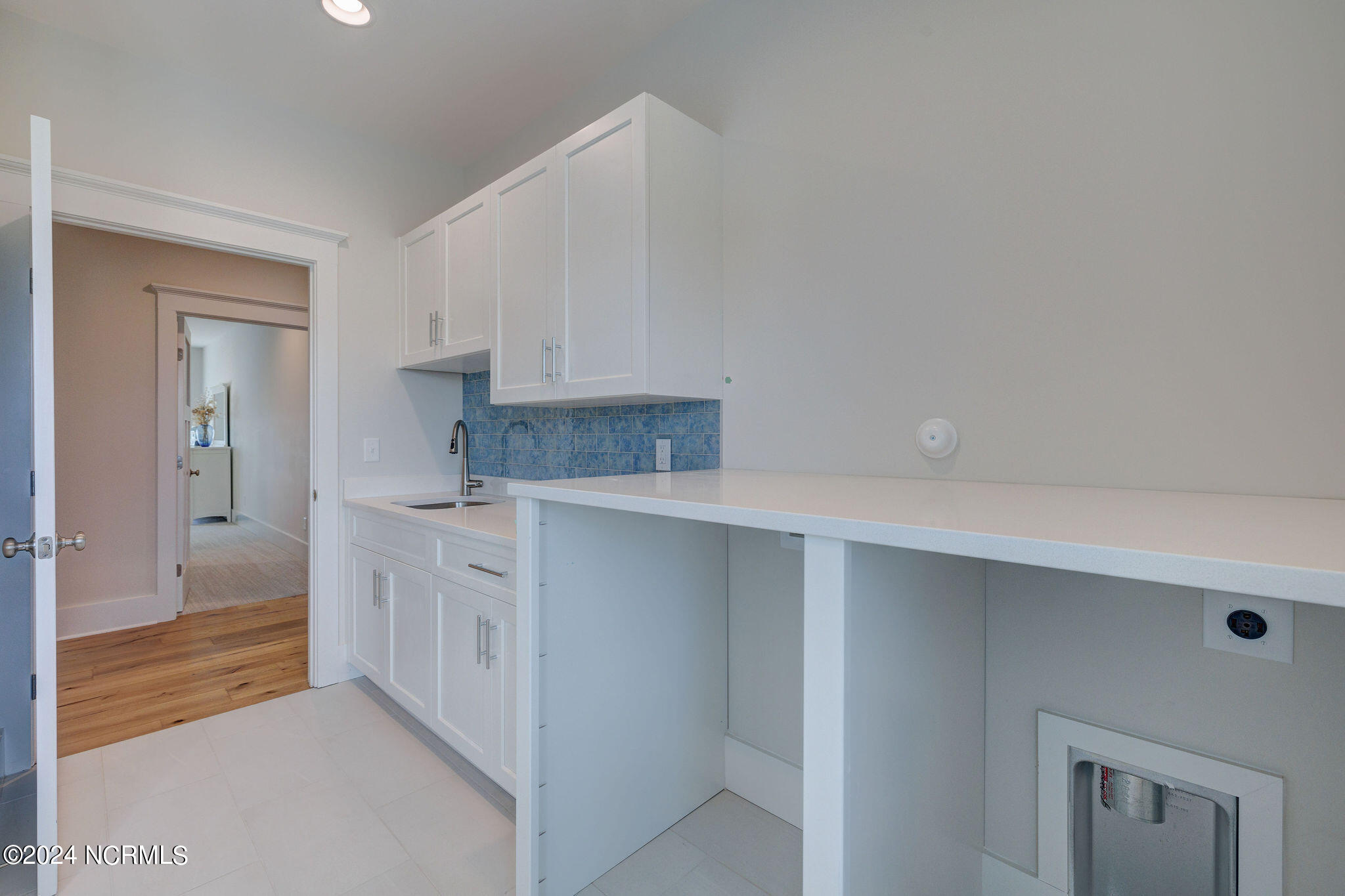 100547028 | Photo 55