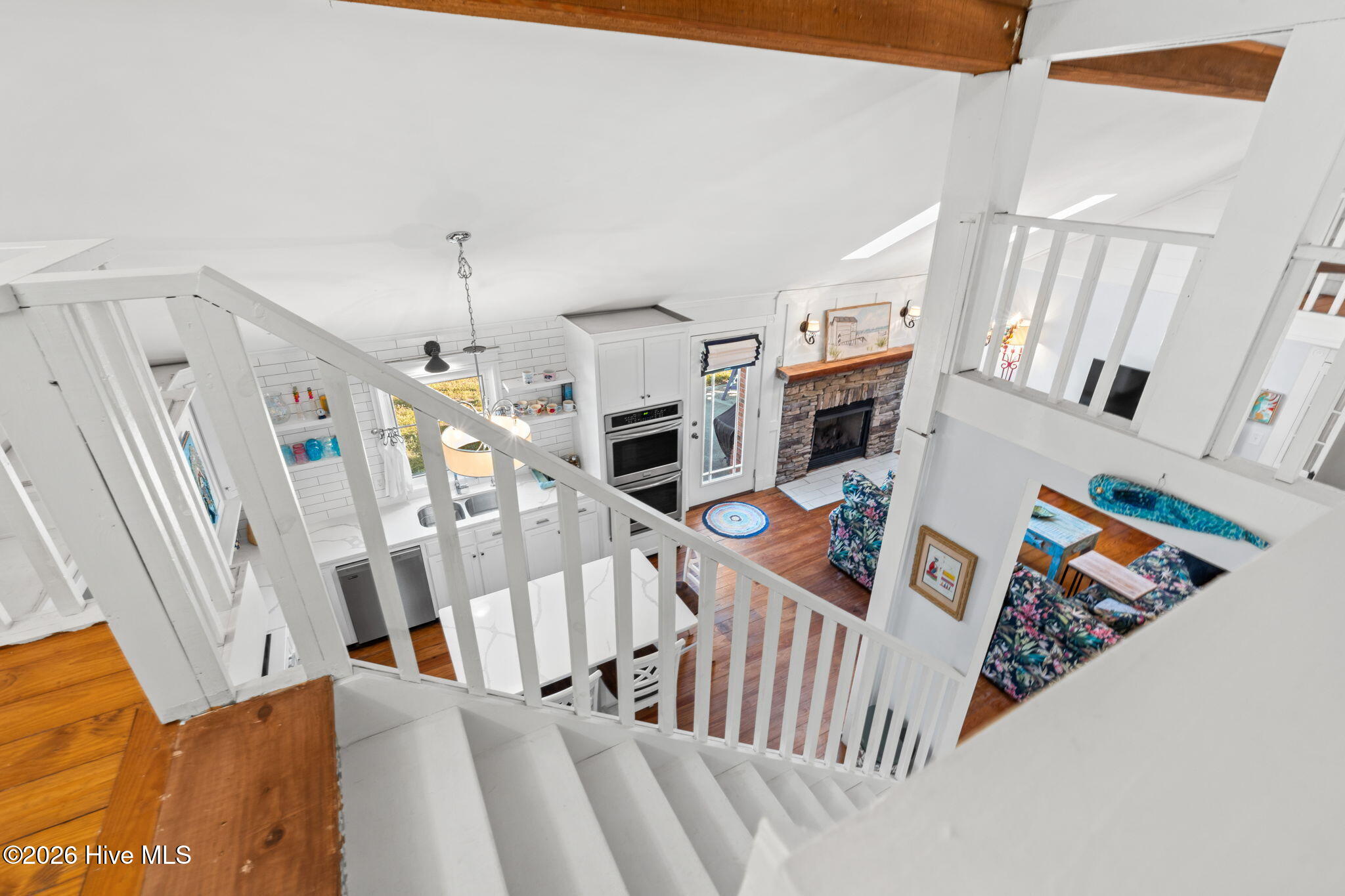 100562668 | Photo 30