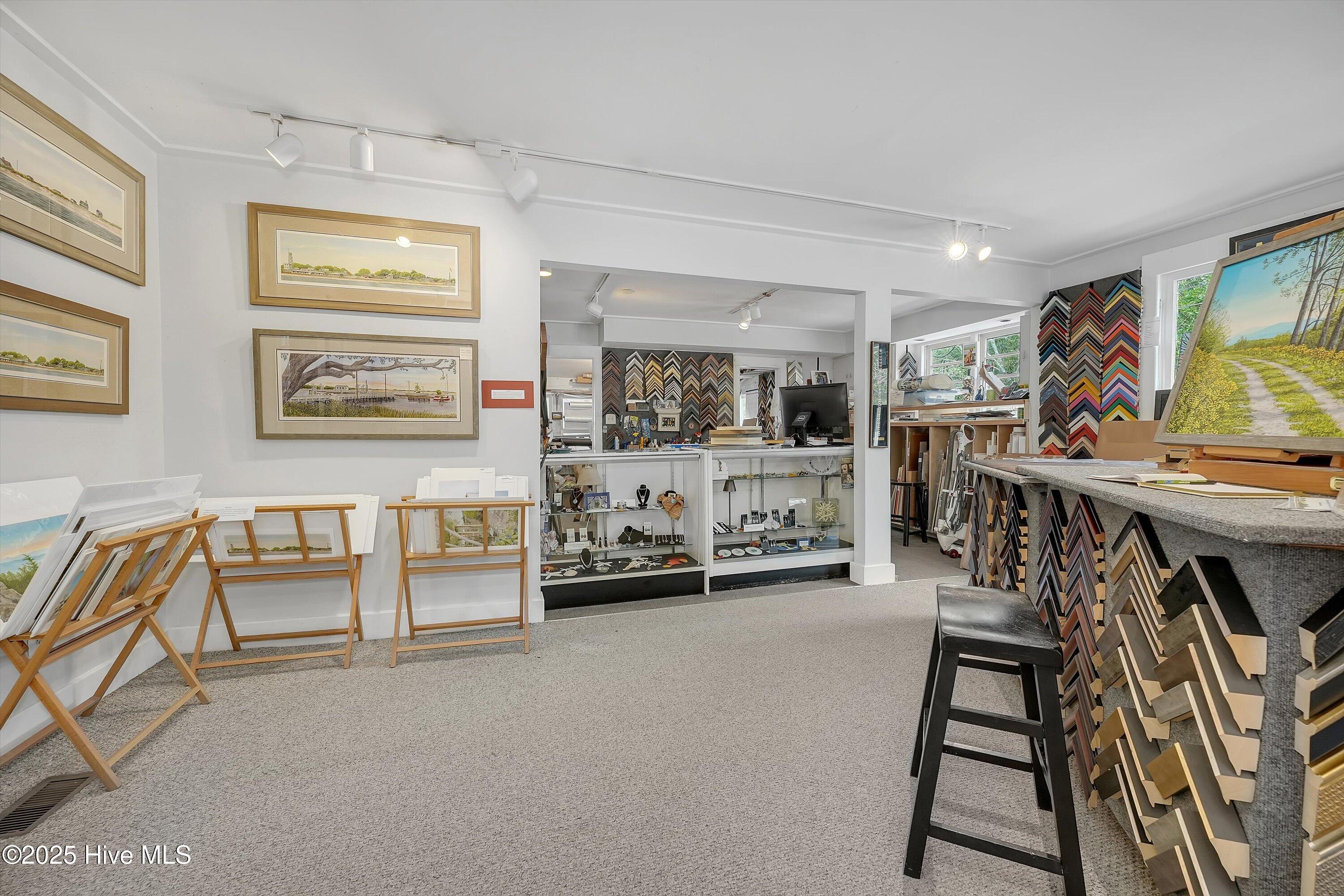 100530125 | Photo 21