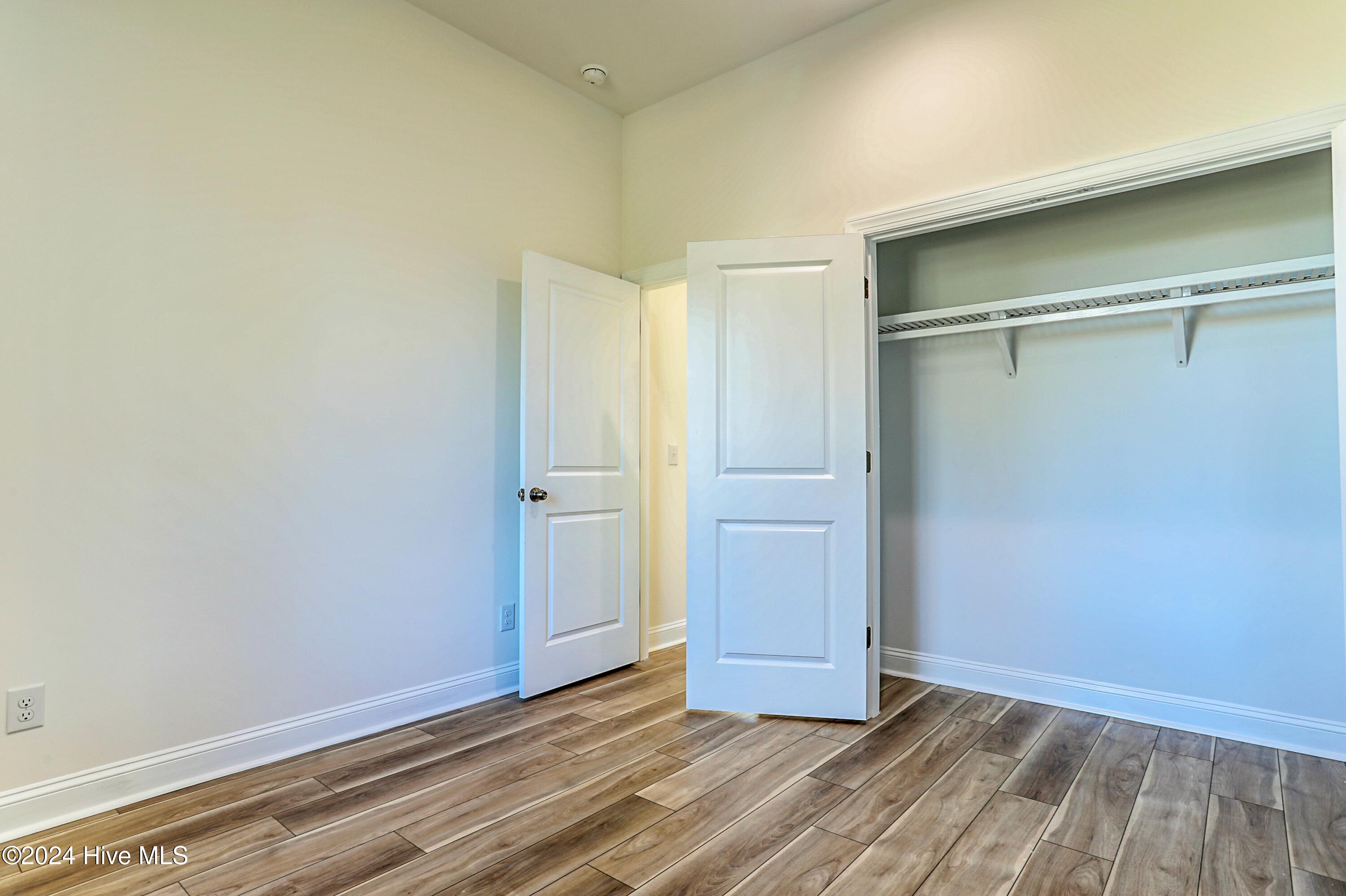 100477355 | Photo 40