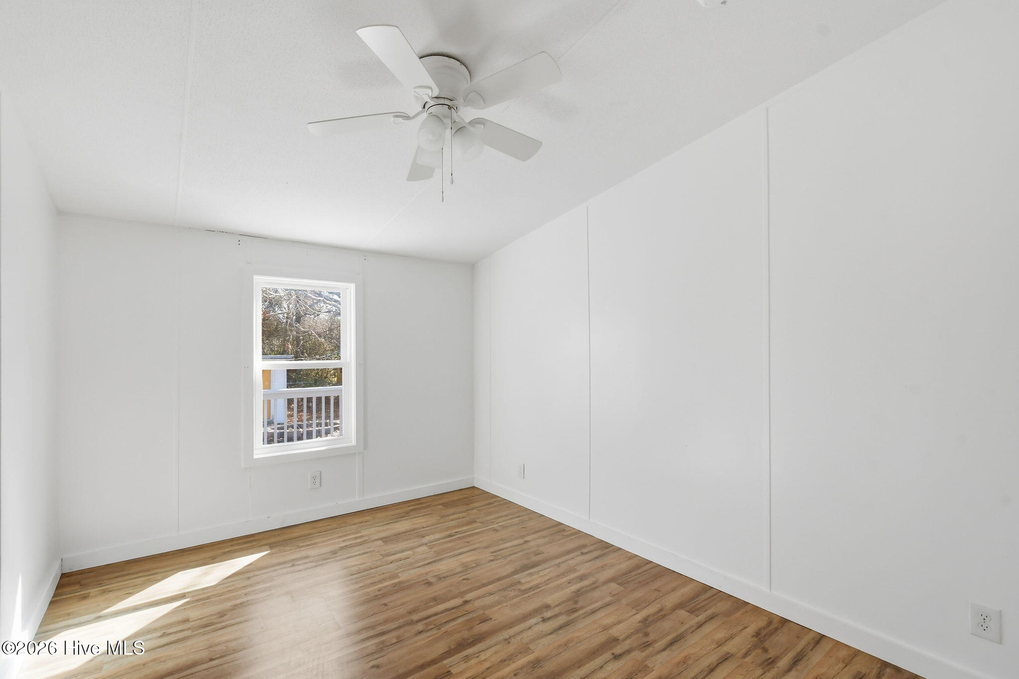 100565410 | Photo 23