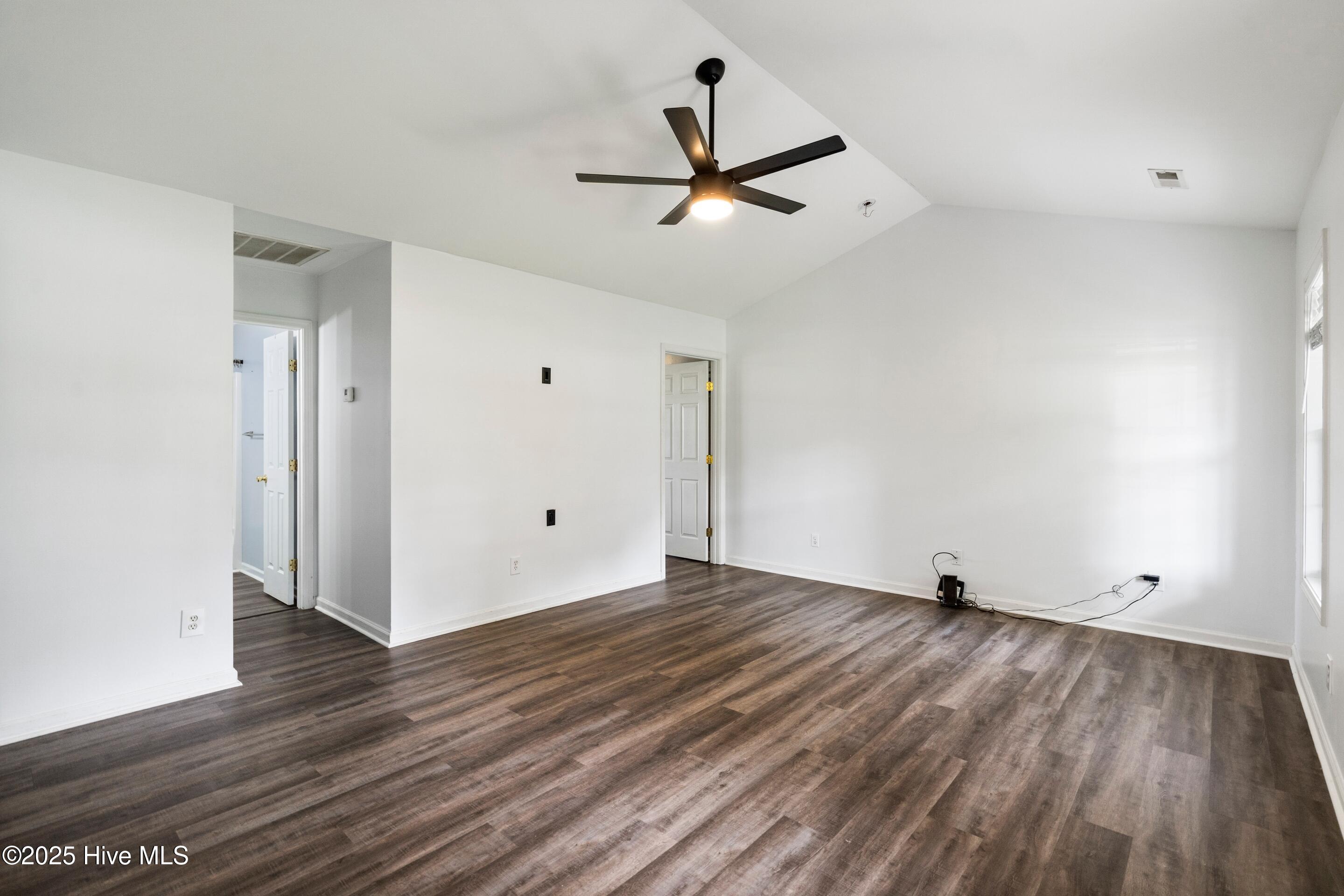 3127 Memory Lane, Castle Hayne, NC 28429 – photo 8: living room