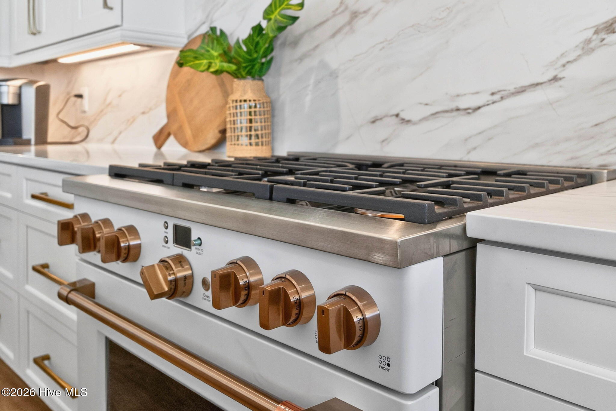 100570262 | Photo 76