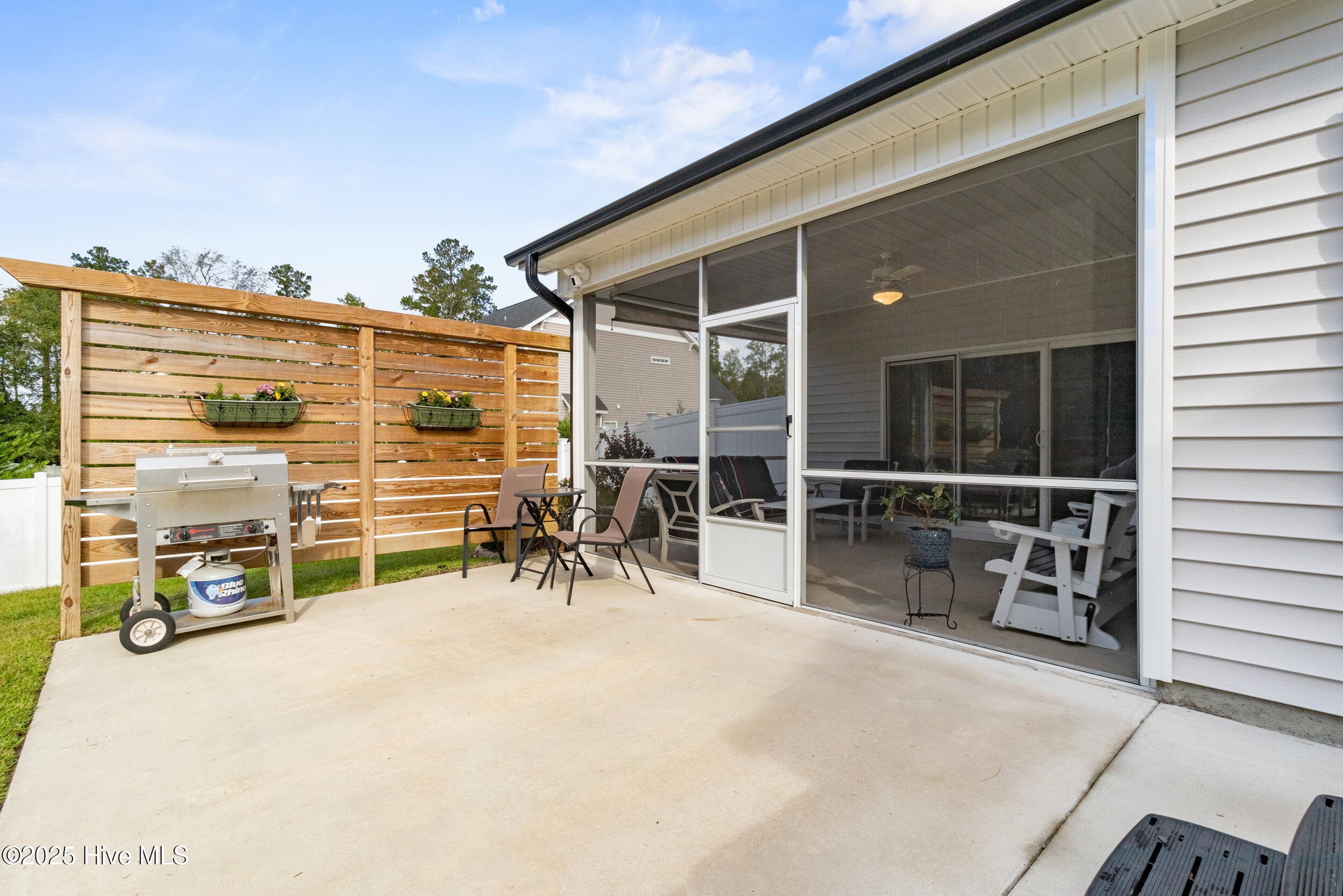 100536261 | Photo 39