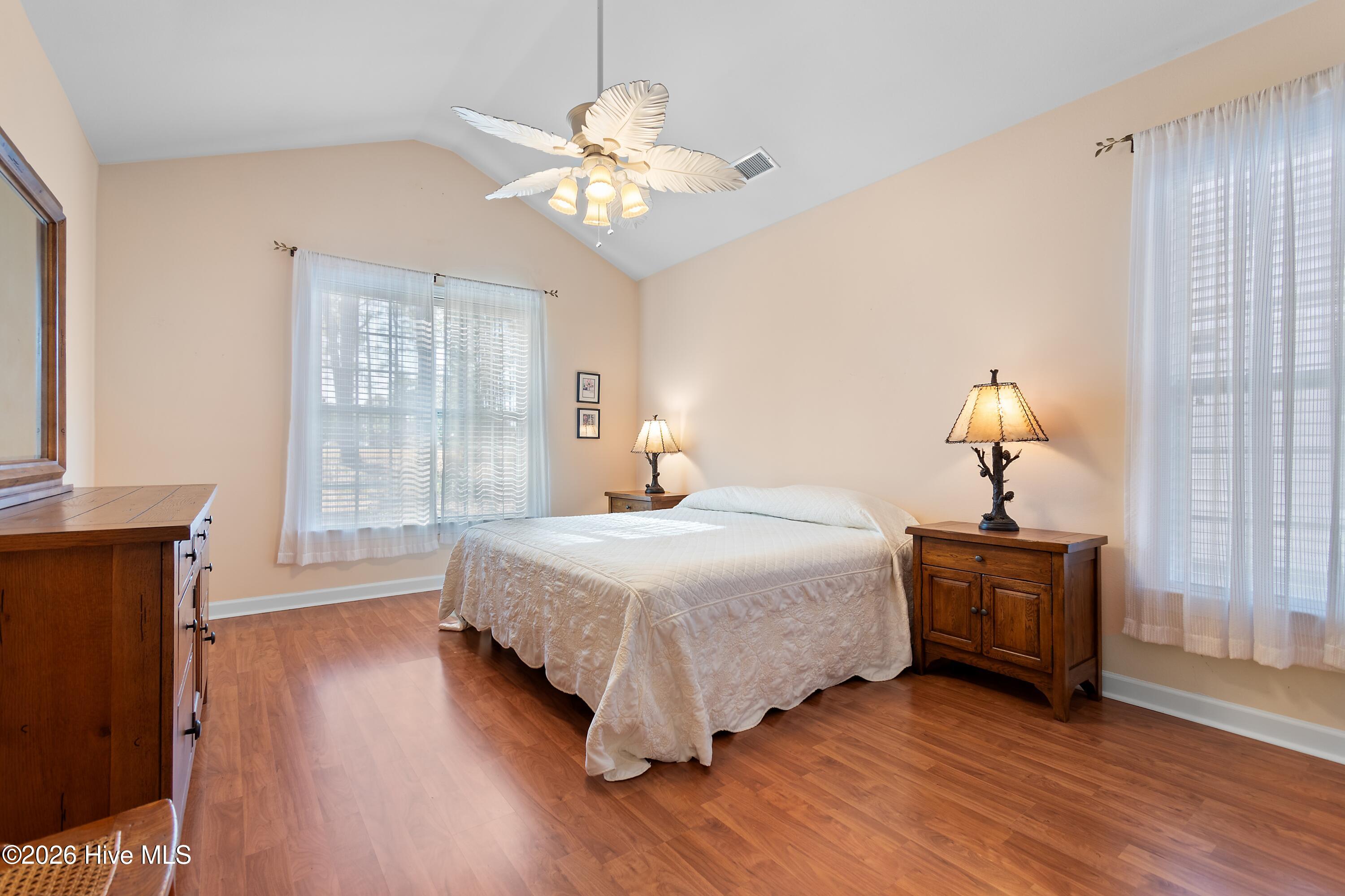 100549811 | Photo 32