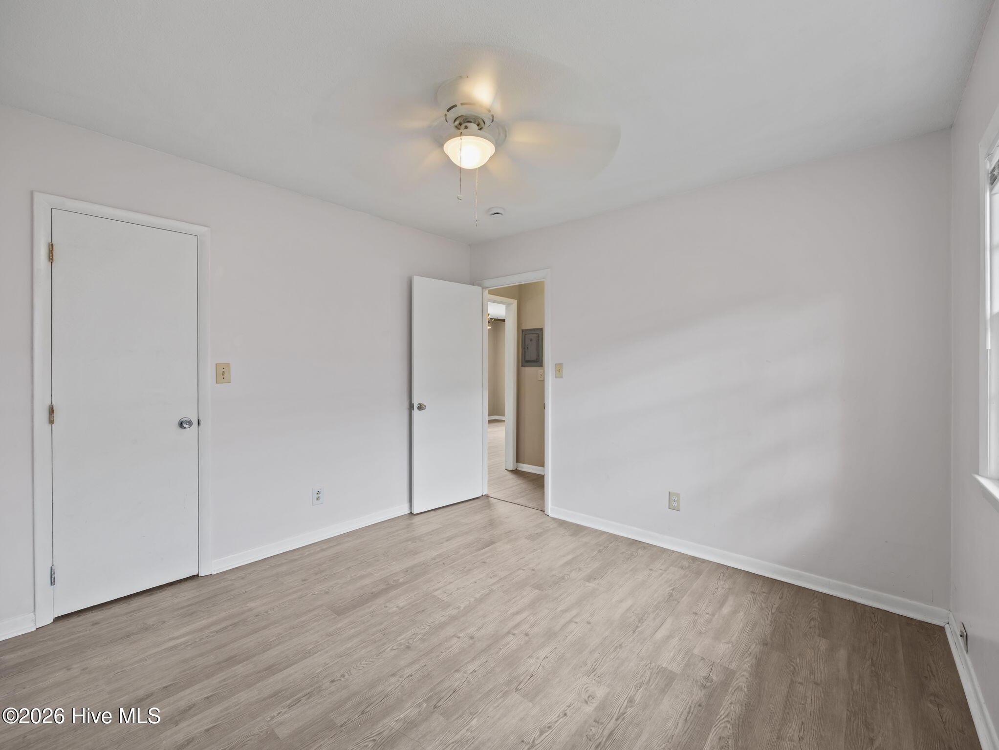 100566655 | Photo 13