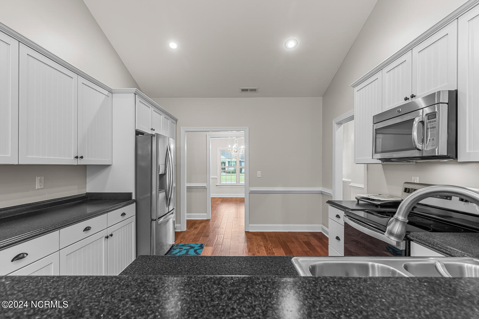 100543742 | Photo 15