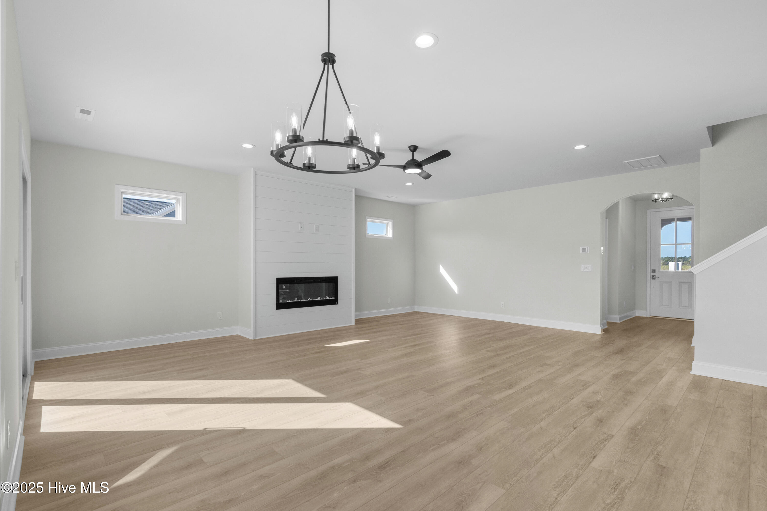 100487215 | Photo 15