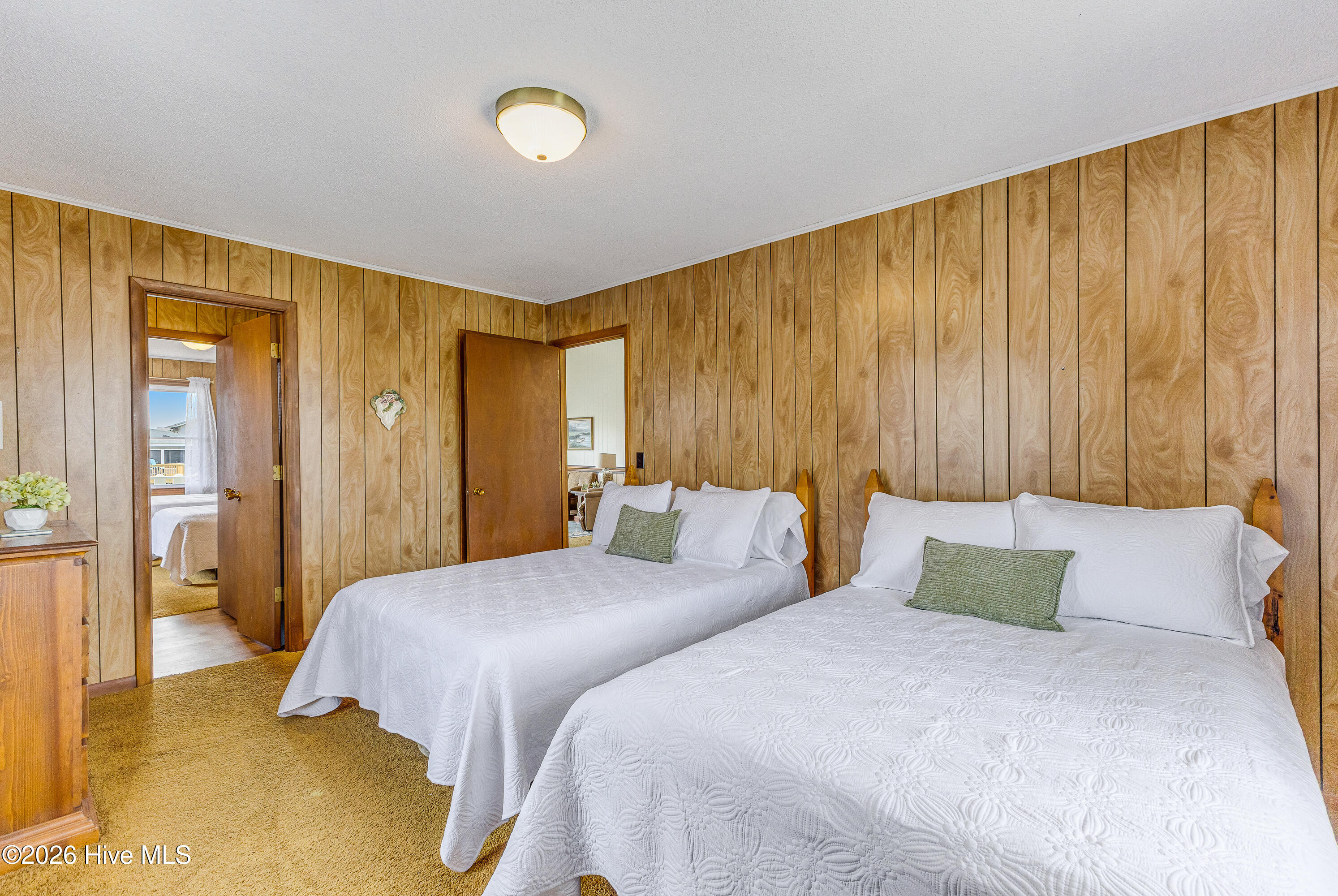 100562663 | Photo 26