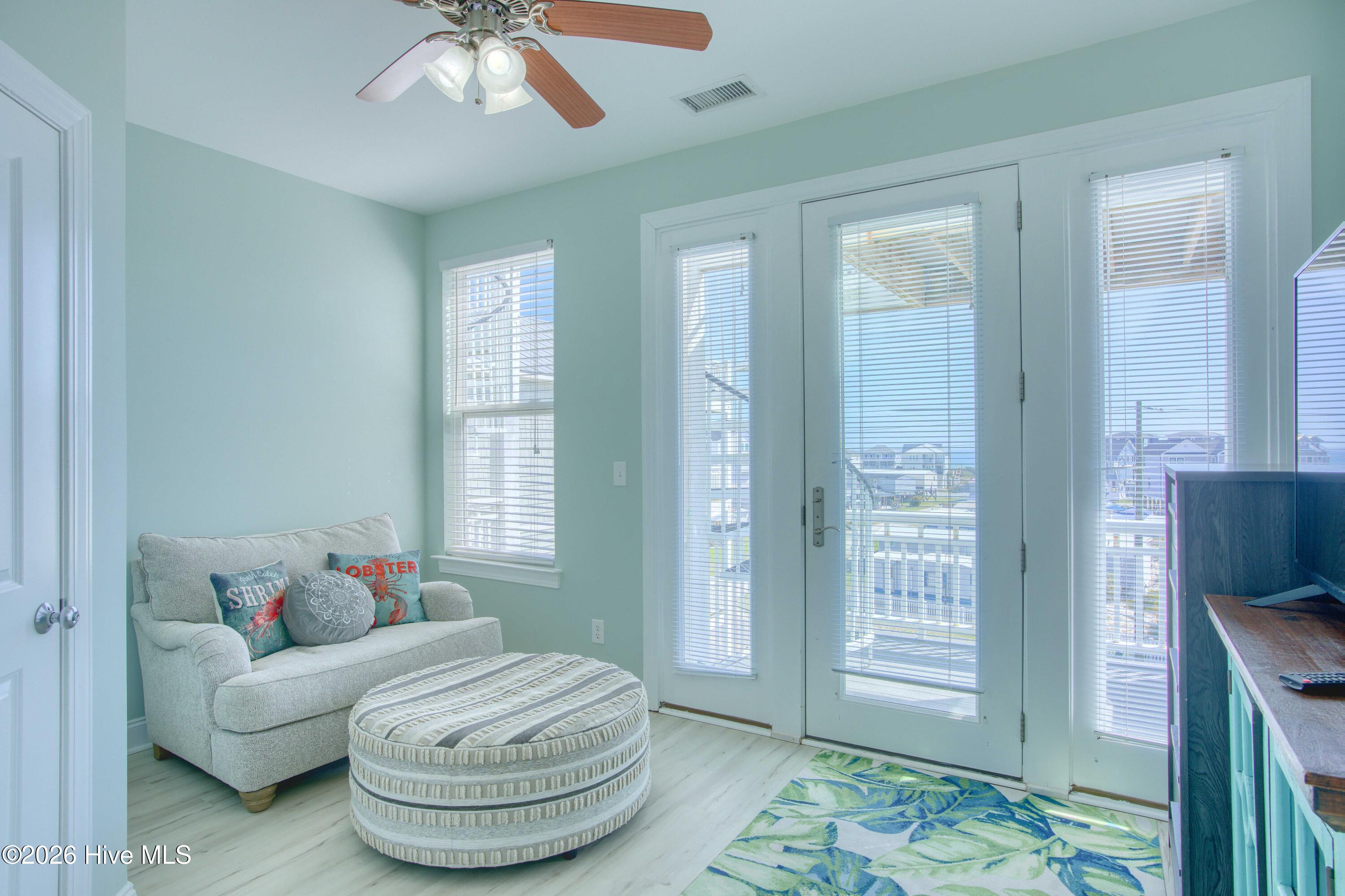 100558163 | Photo 18