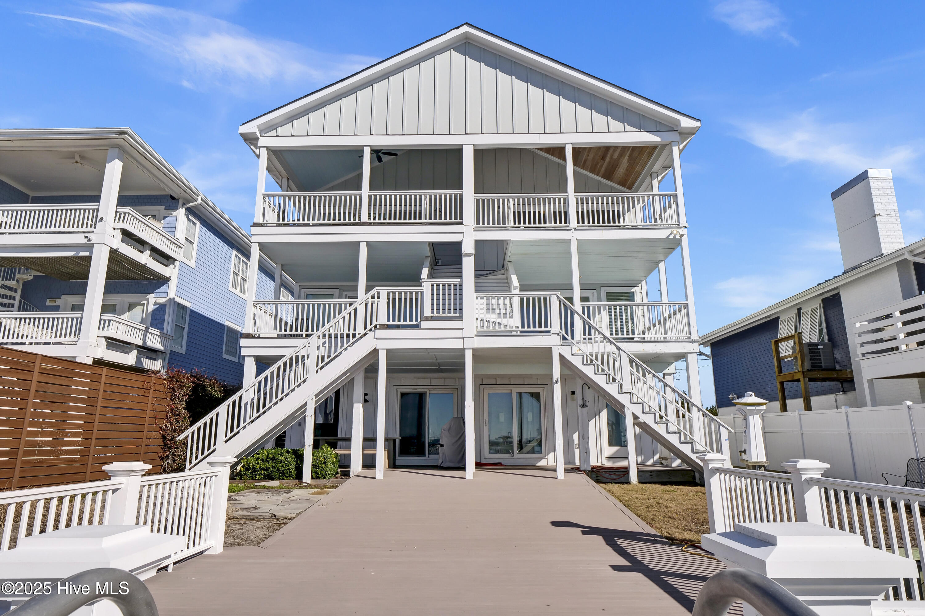 100469434 | Photo 51