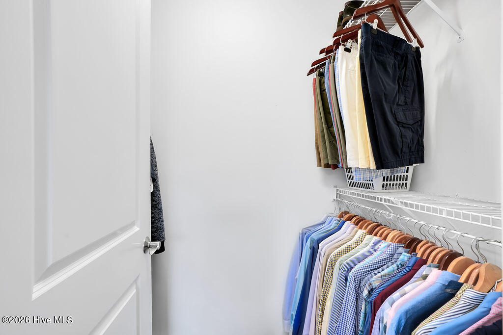 100565145 | Photo 24