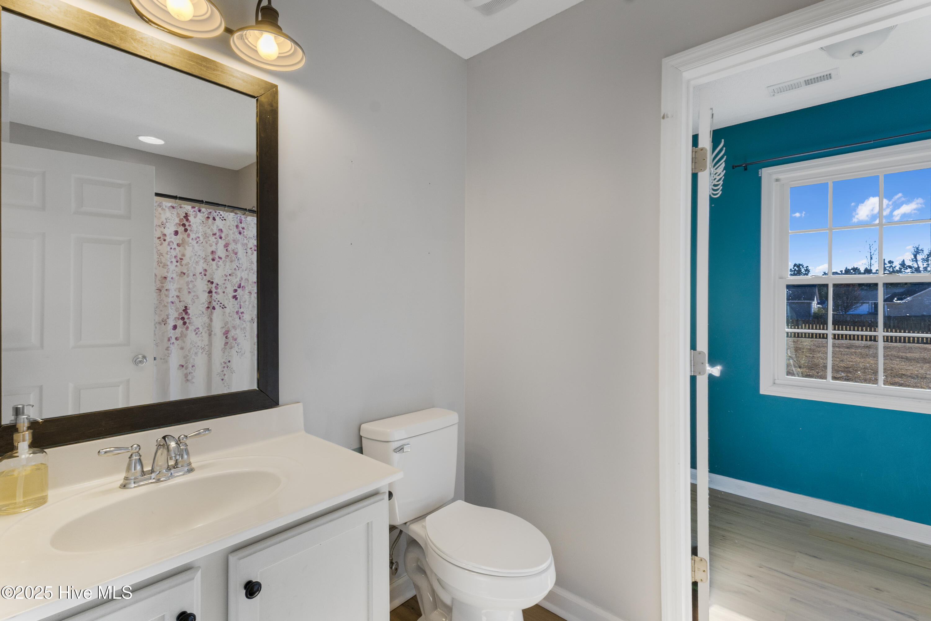 100545933 | Photo 30