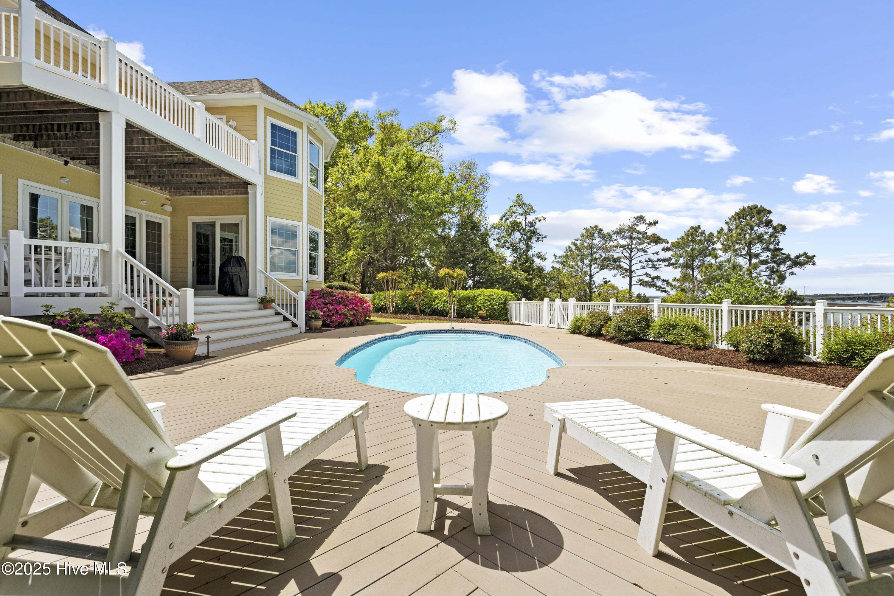 100567588 | Photo 46