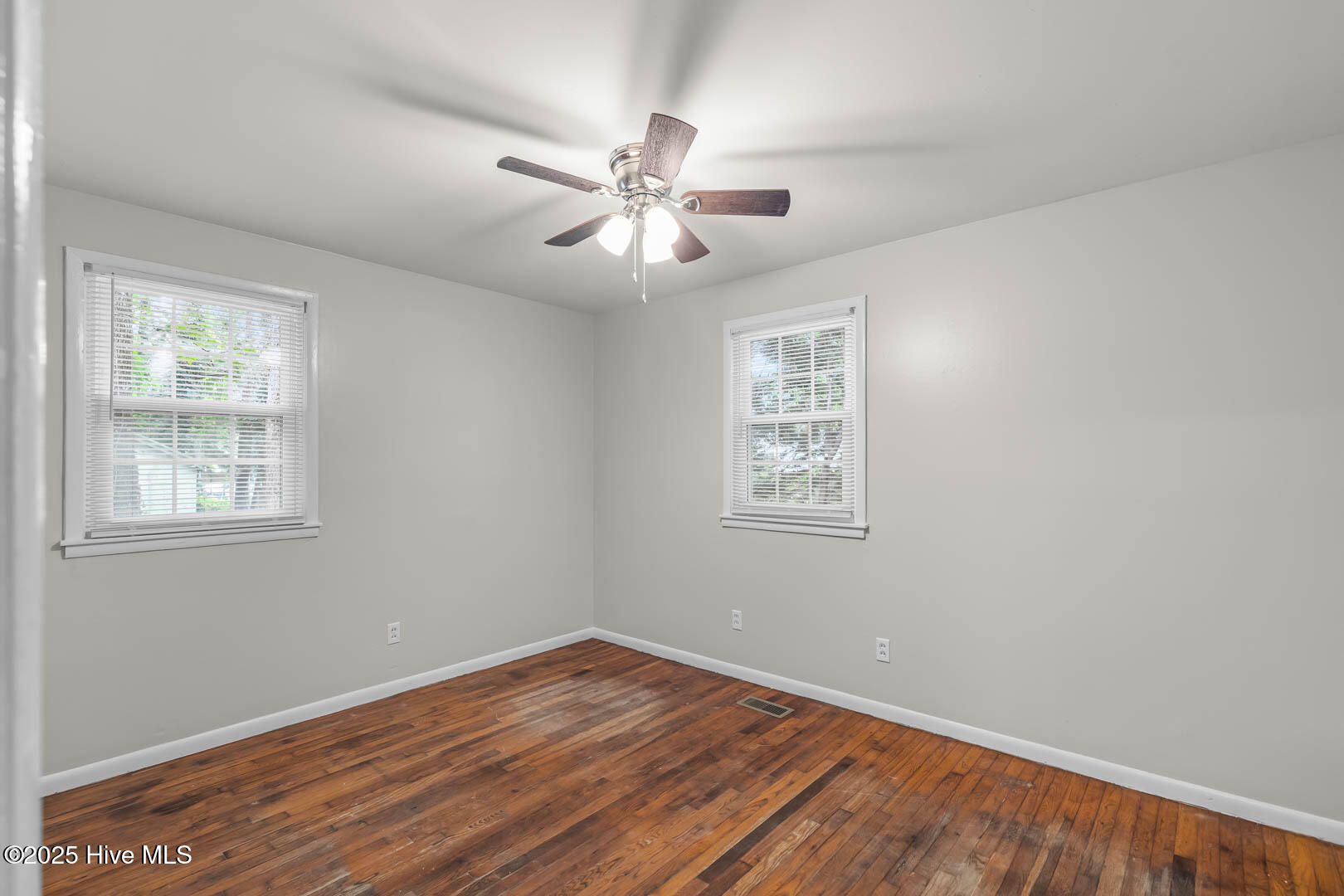 100526700 | Photo 31