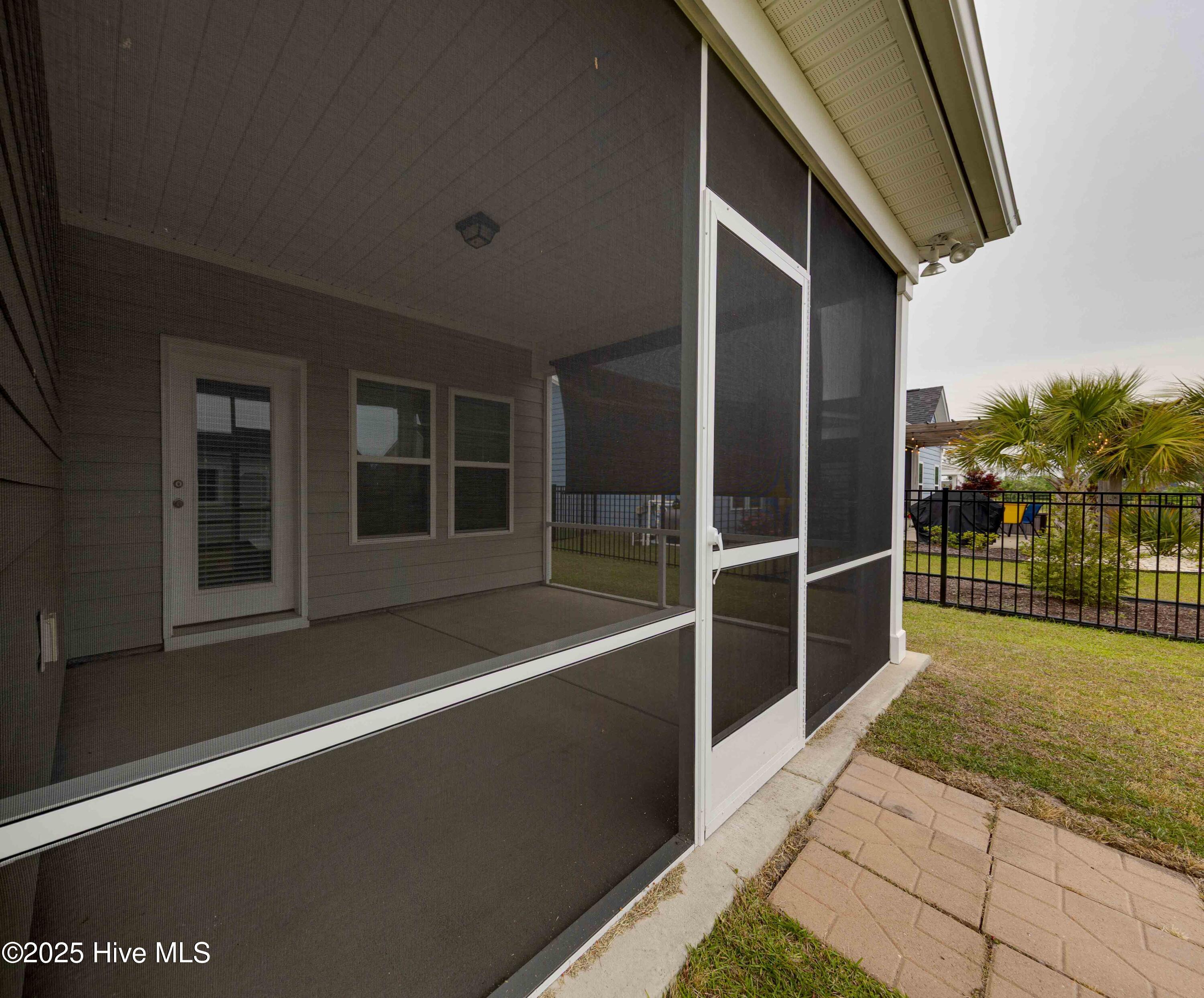 100504792 | Photo 42