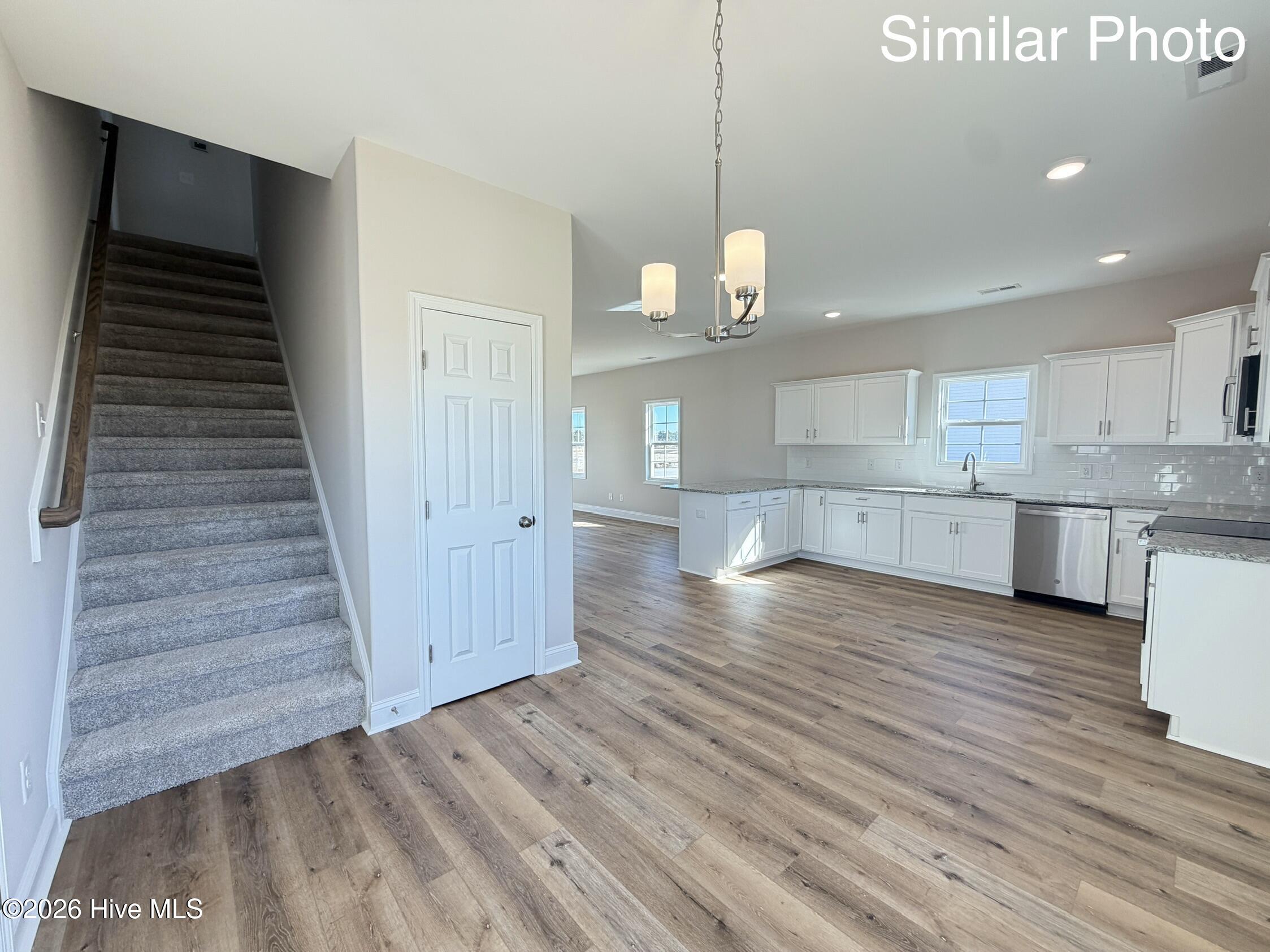 100551553 | Photo 11