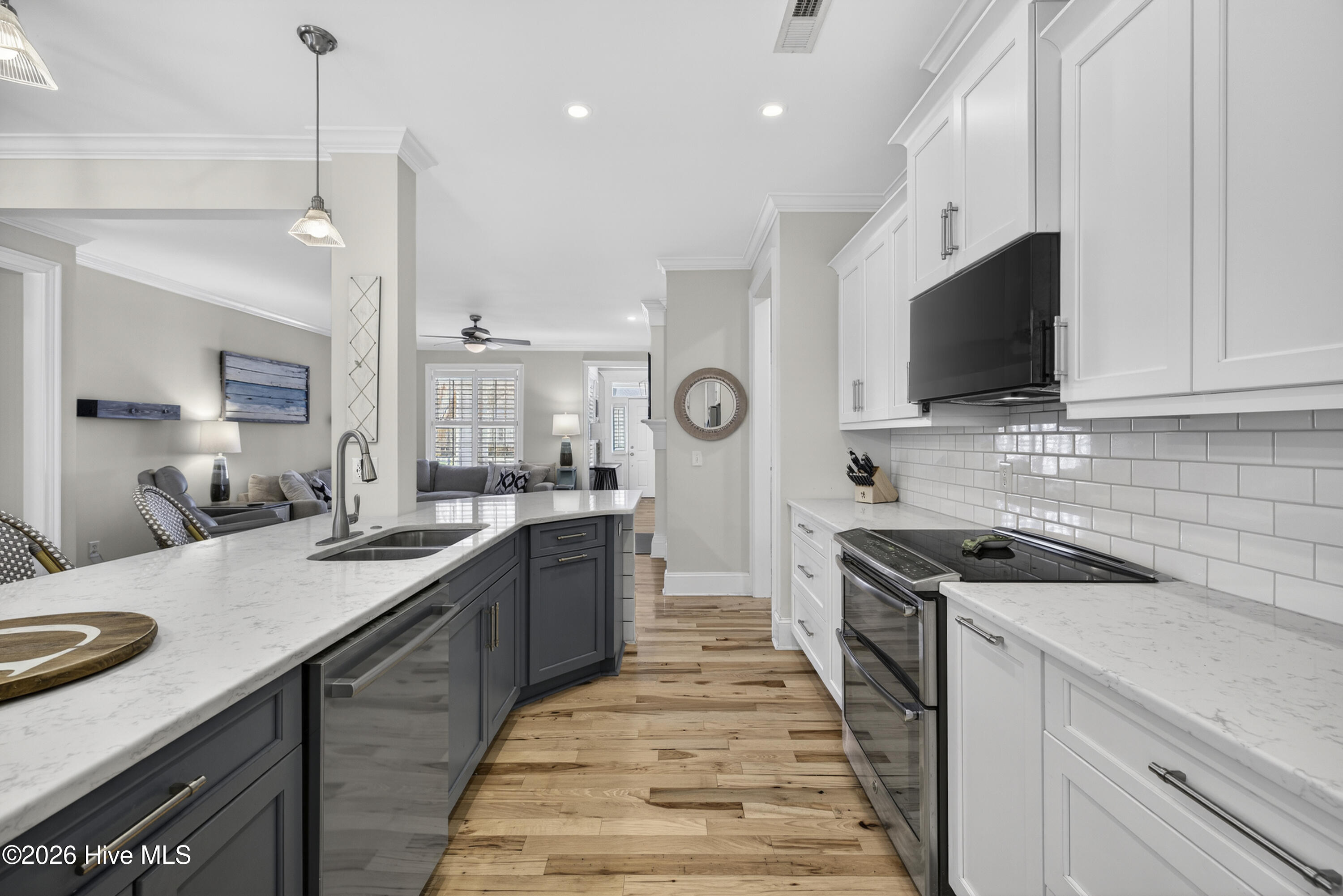 100564705 | Photo 16