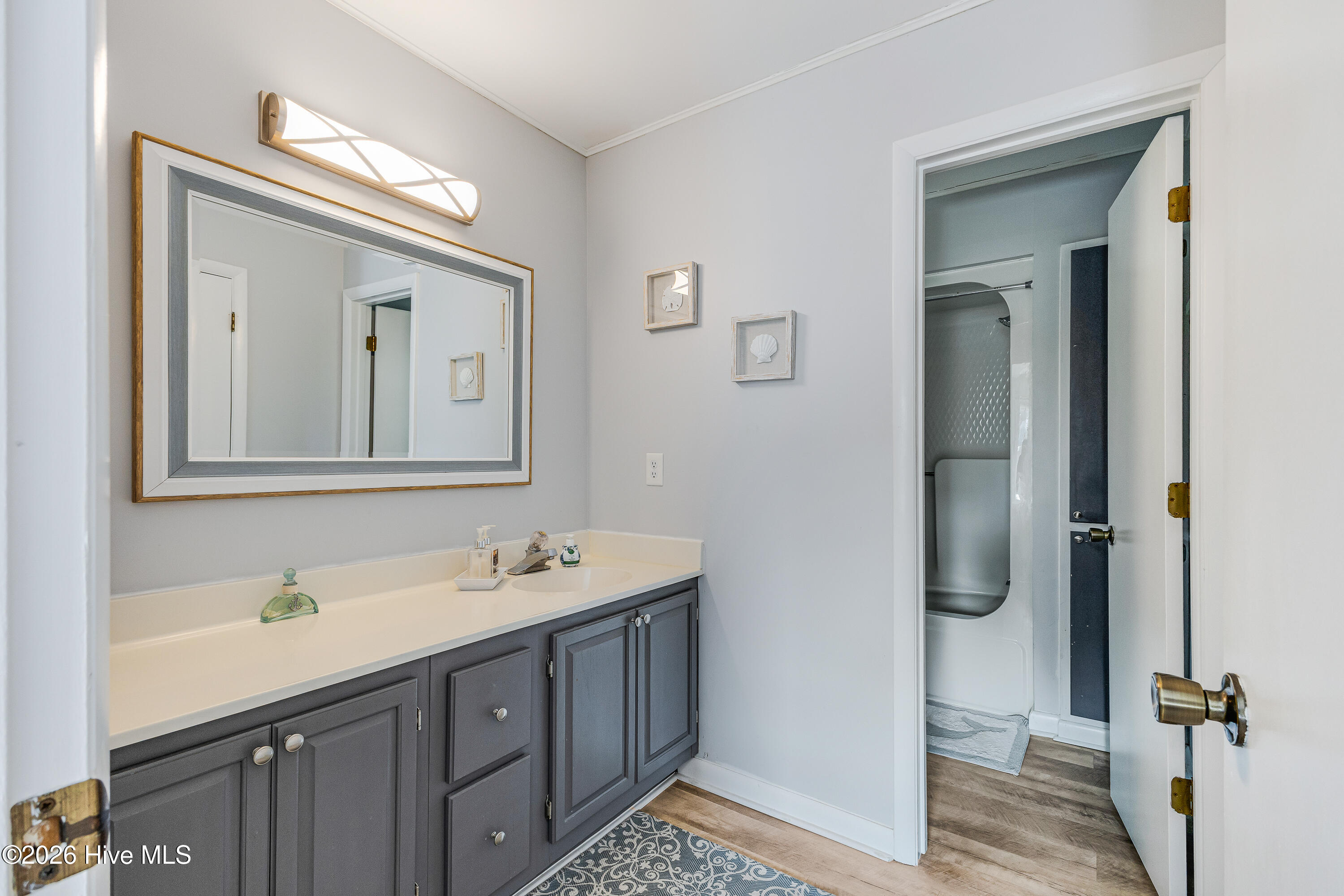 100547384 | Photo 40