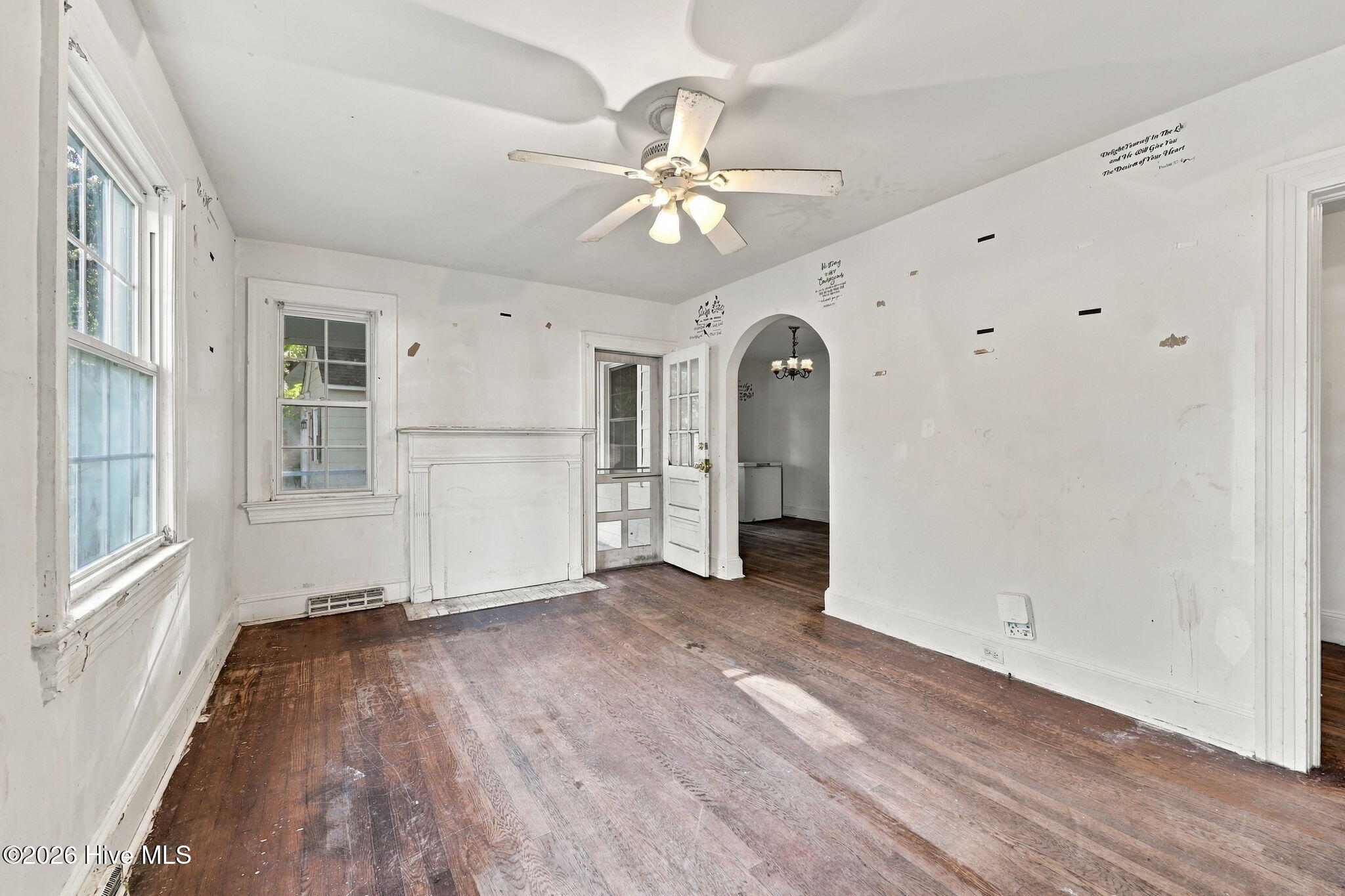 Photo 3 of Single family home for sale at 102 Park Dr, Greenville, NC 27858 | MLS# 100613163 | Listing updated on 2026-10-29