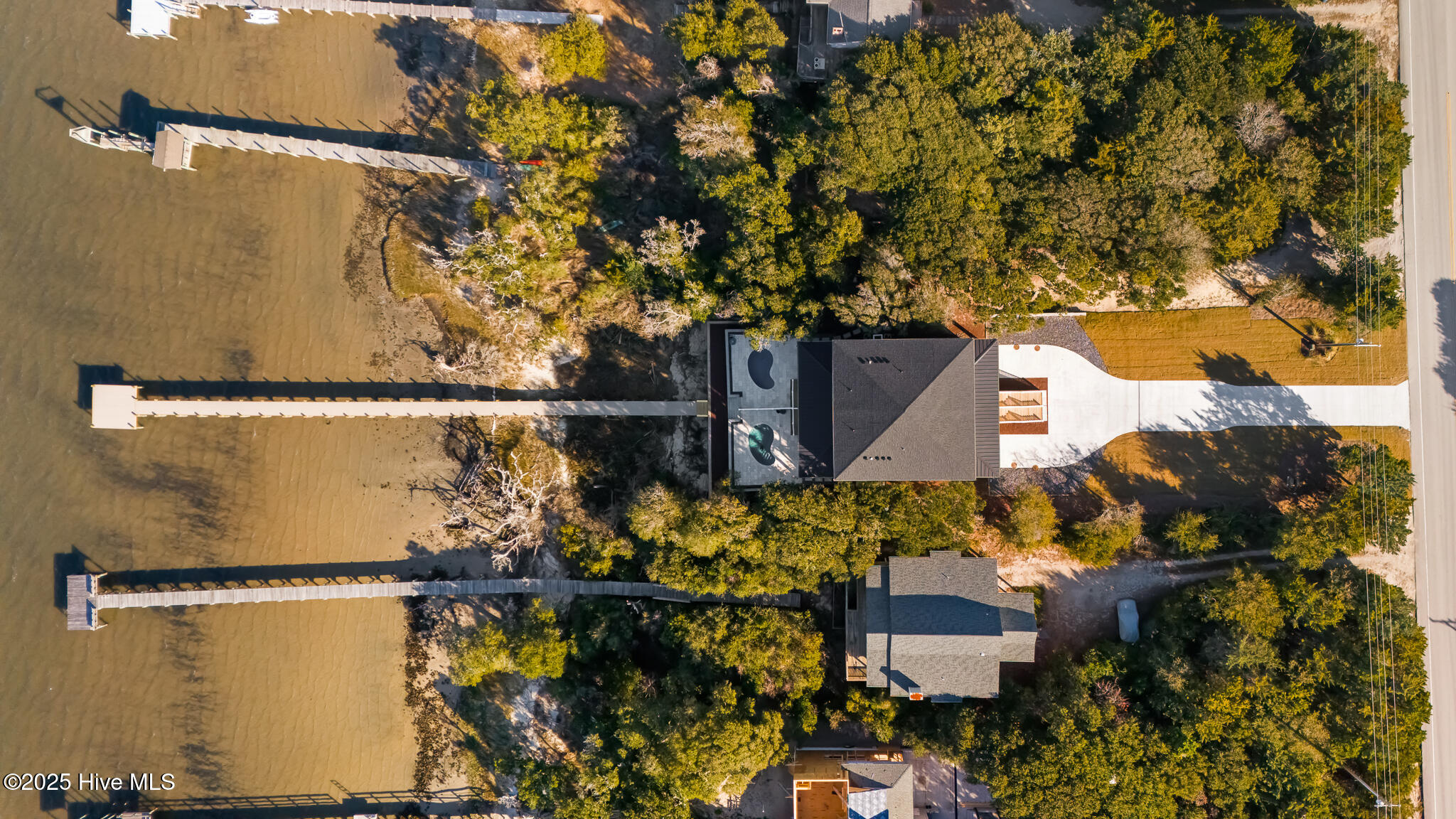 100545973 | Photo 40