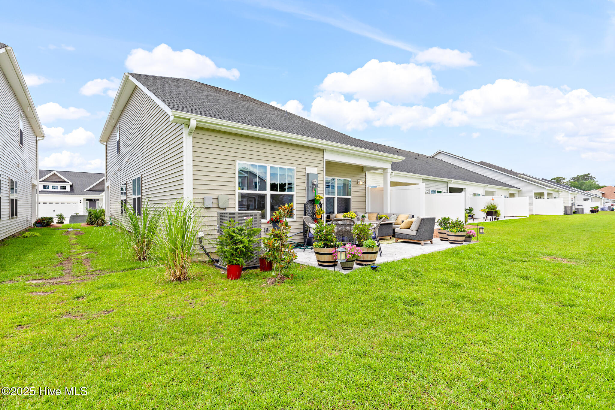 100518032 | Photo 38