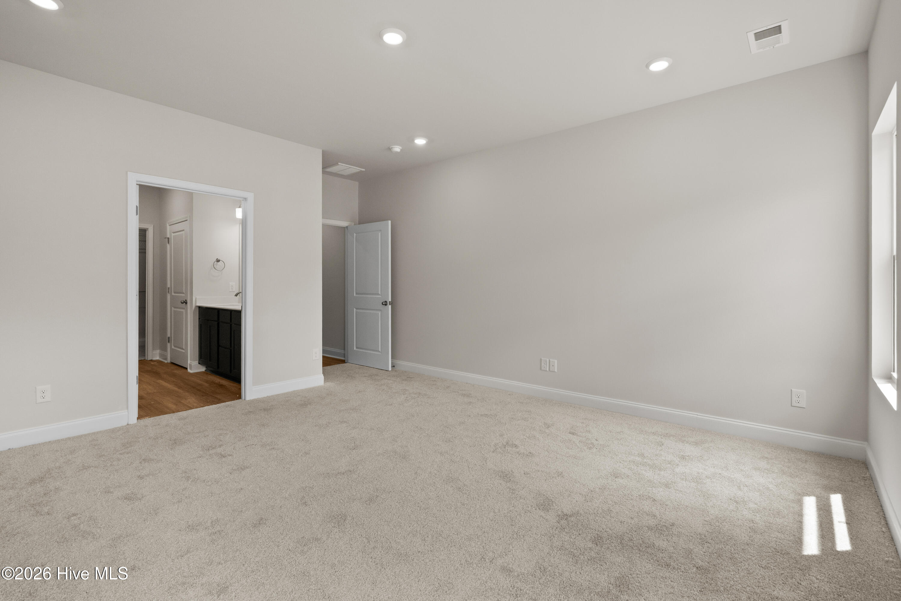 100554702 | Photo 24