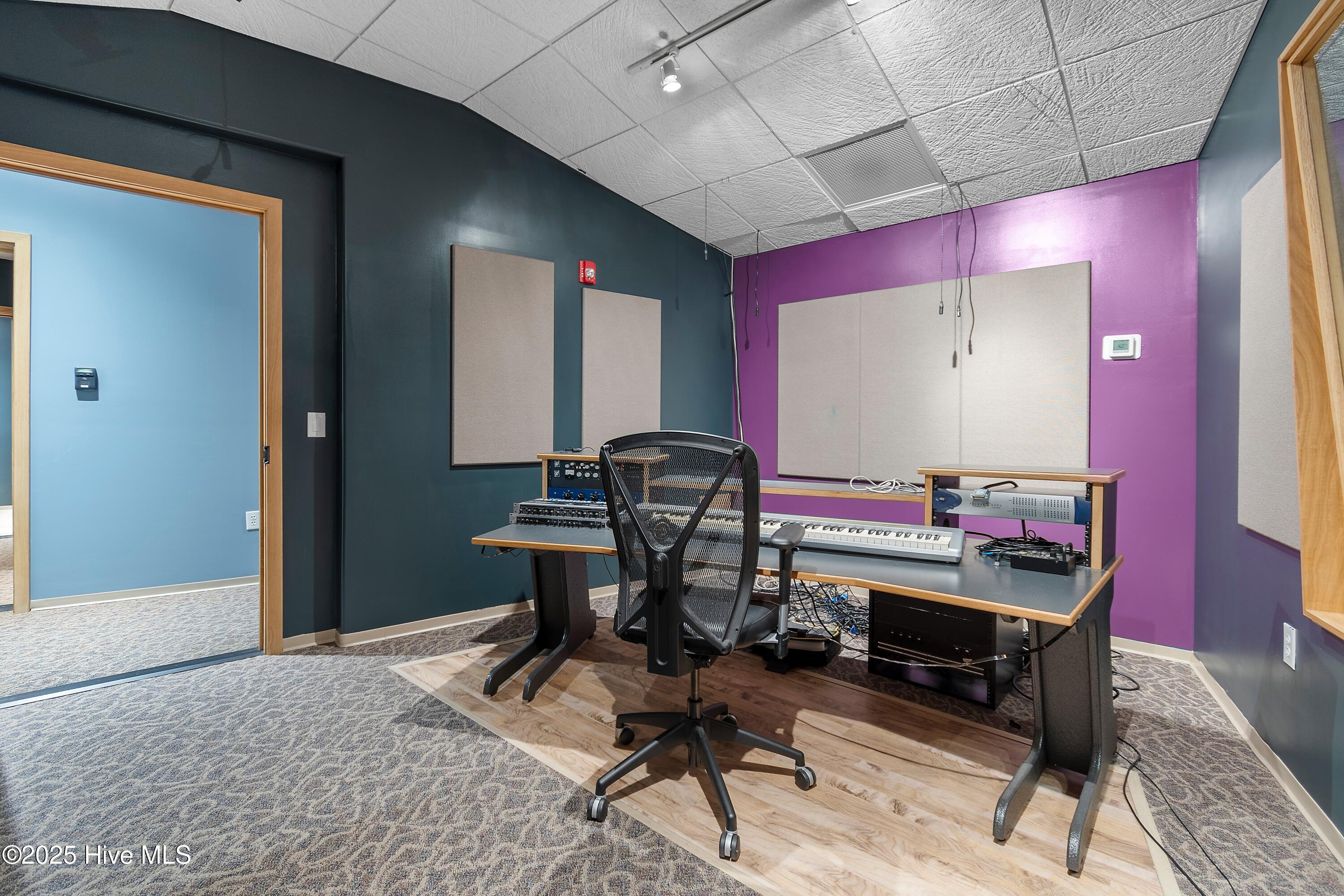 100491717 | Photo 79