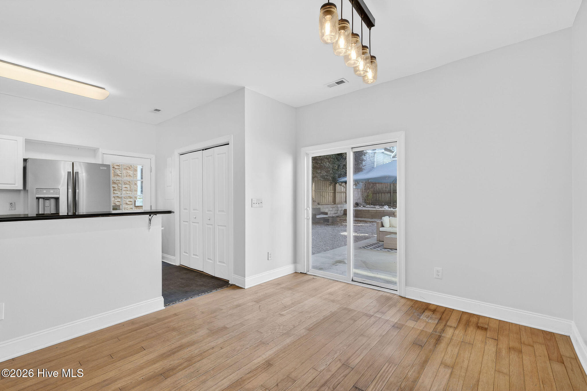 100550770 | Photo 19