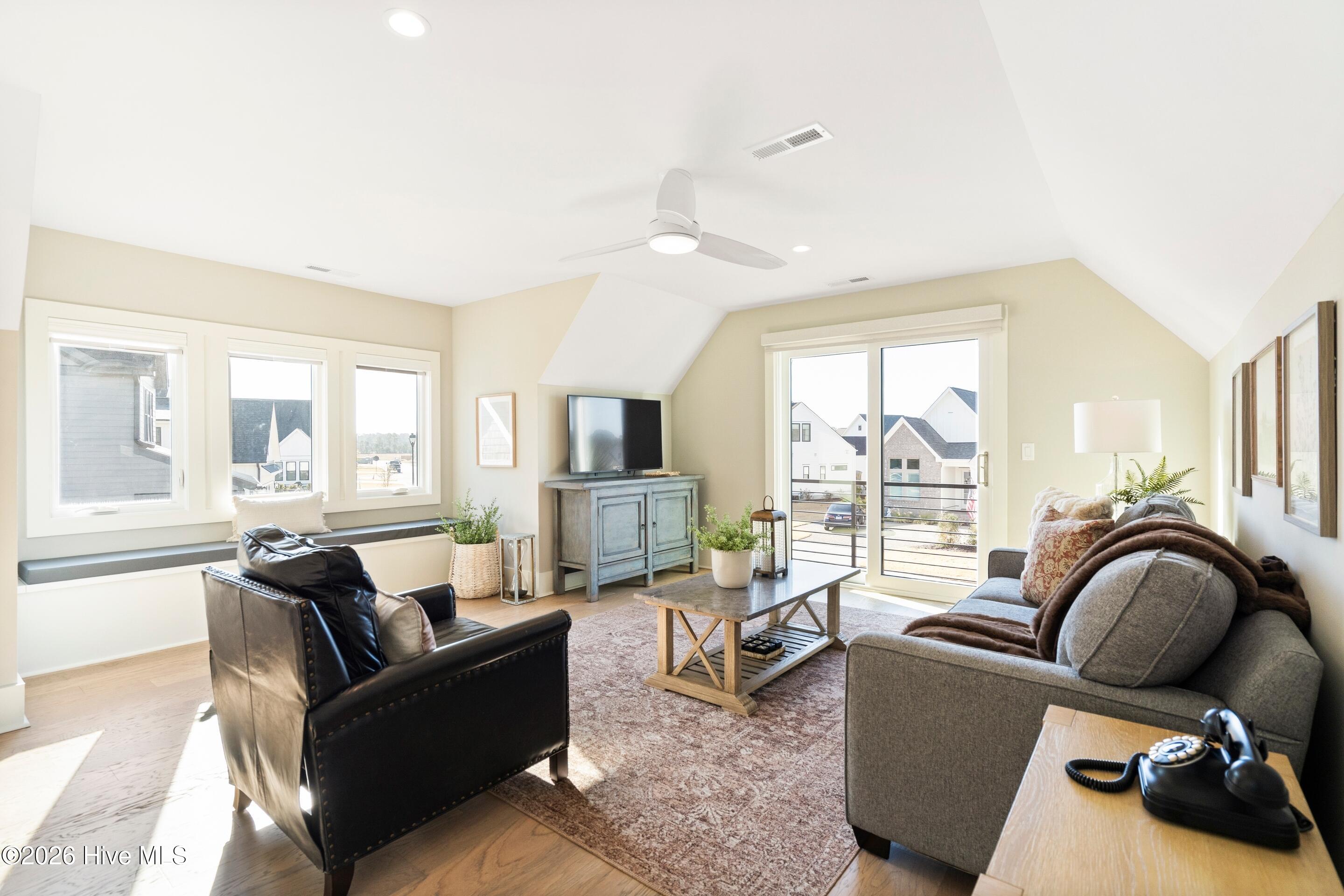 100546830 | Photo 61