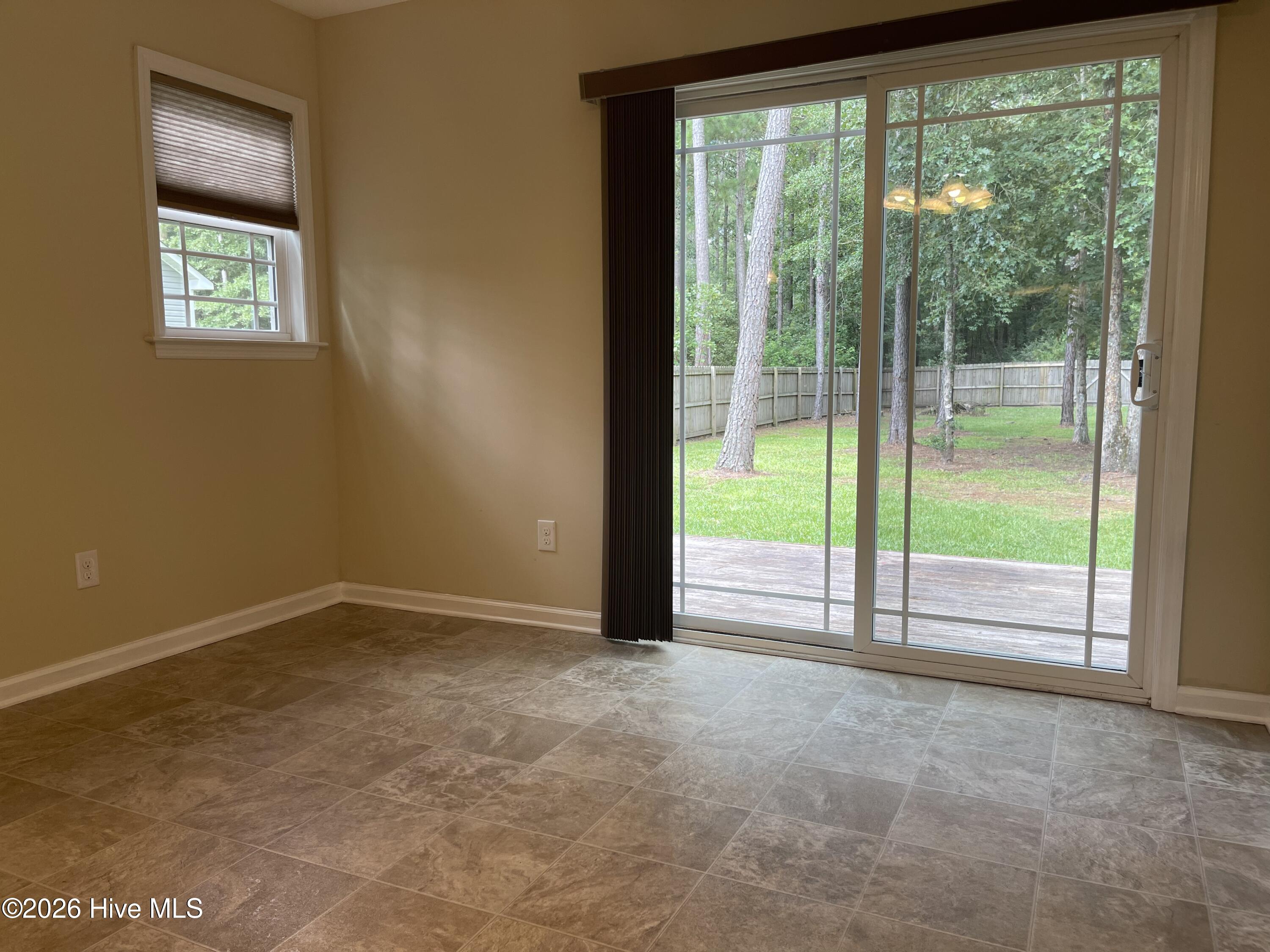 100562553 | Photo 14