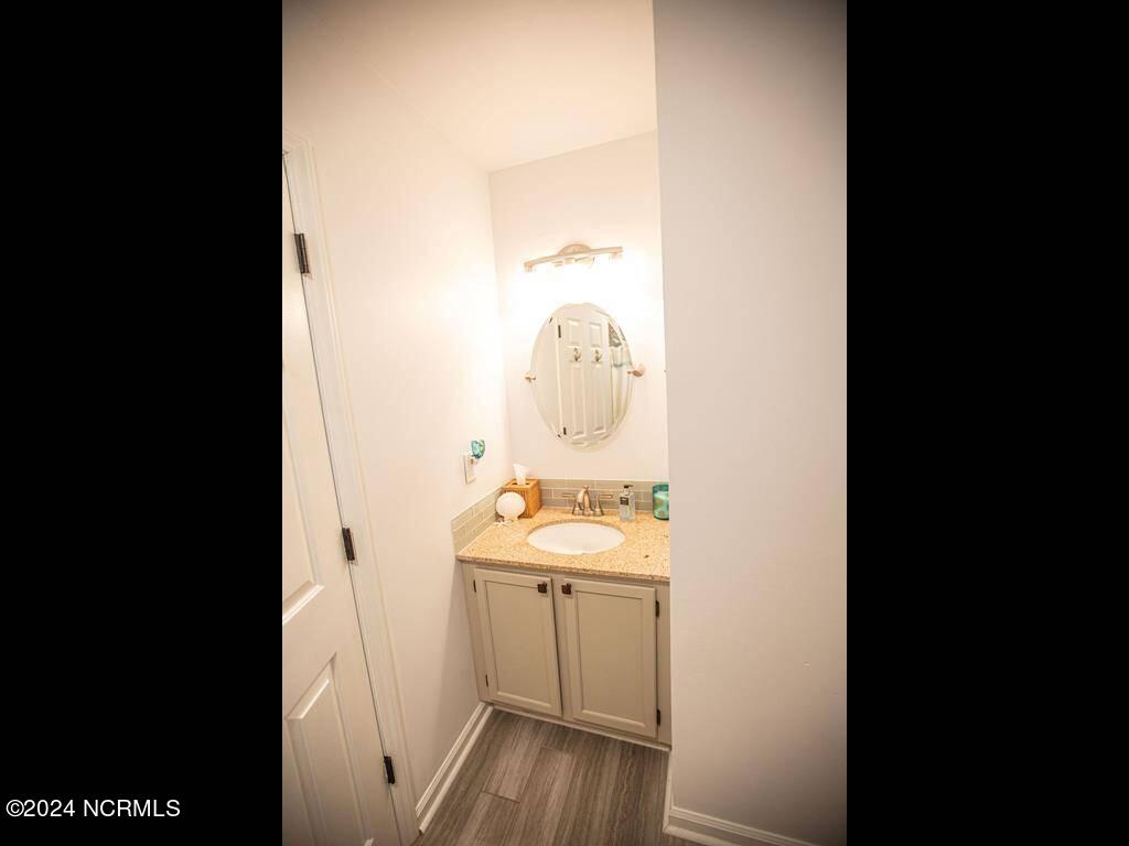 100558410 | Photo 34