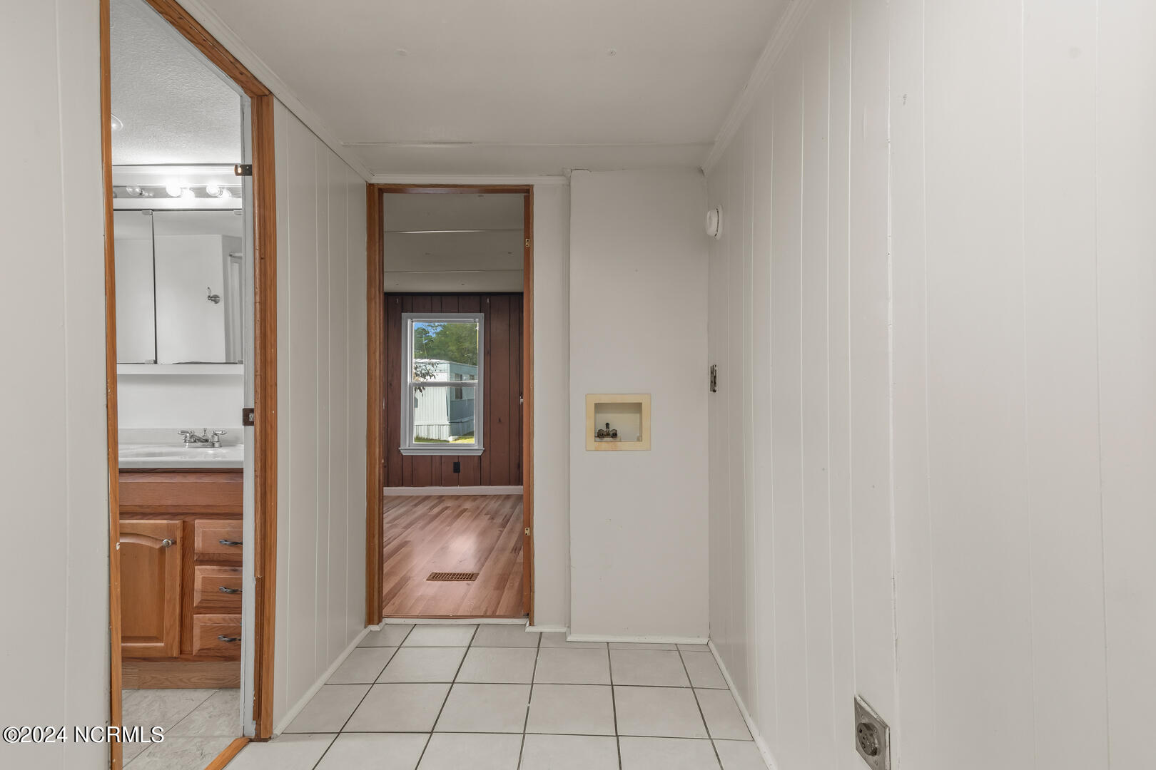 100548275 | Photo 11