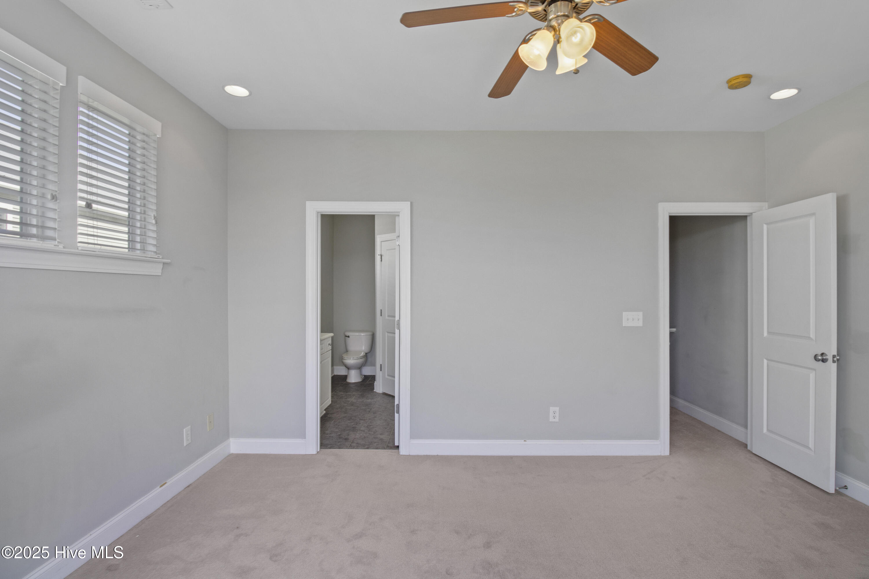 100541594 | Photo 25