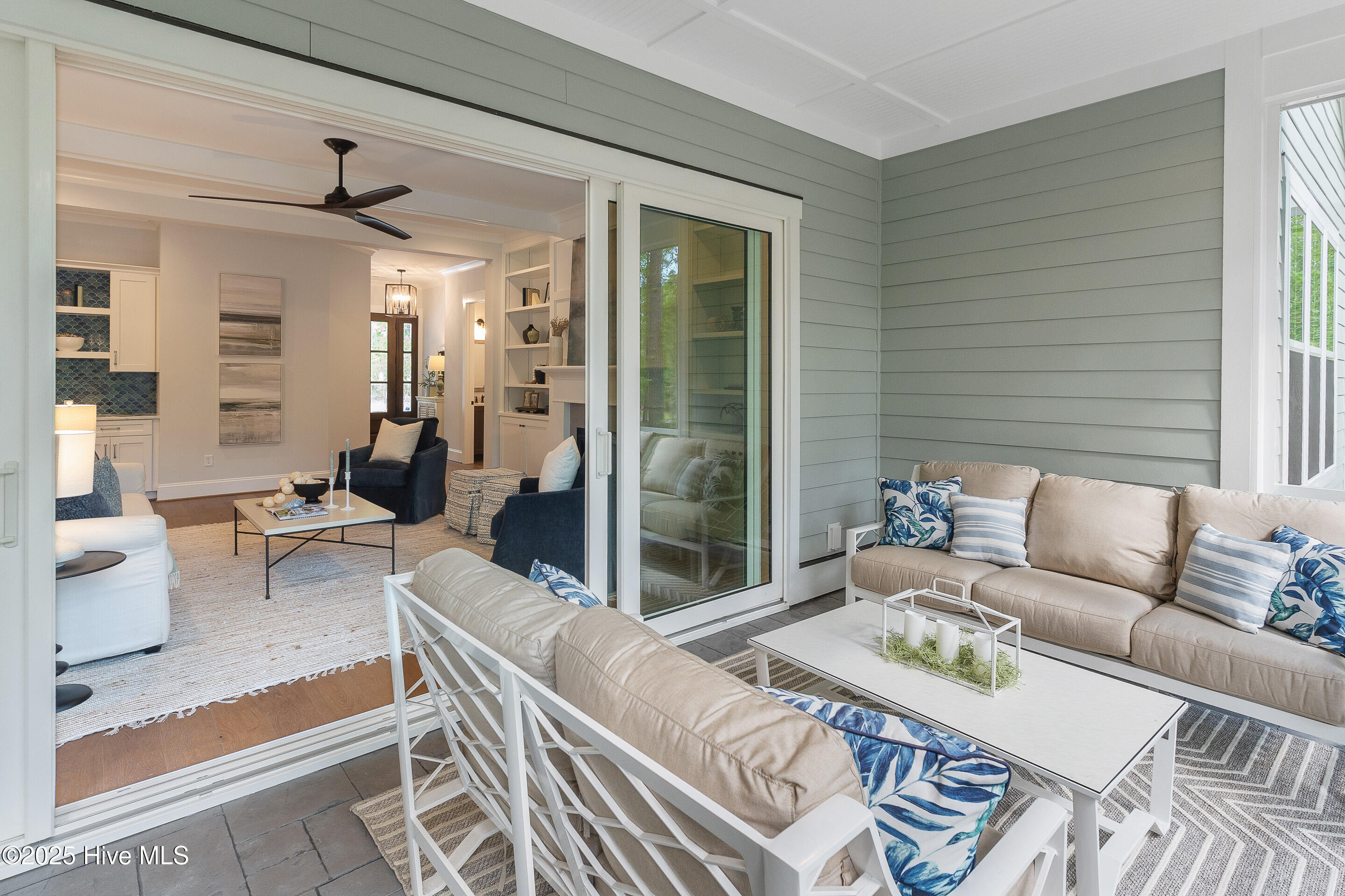 100487716 | Photo 23