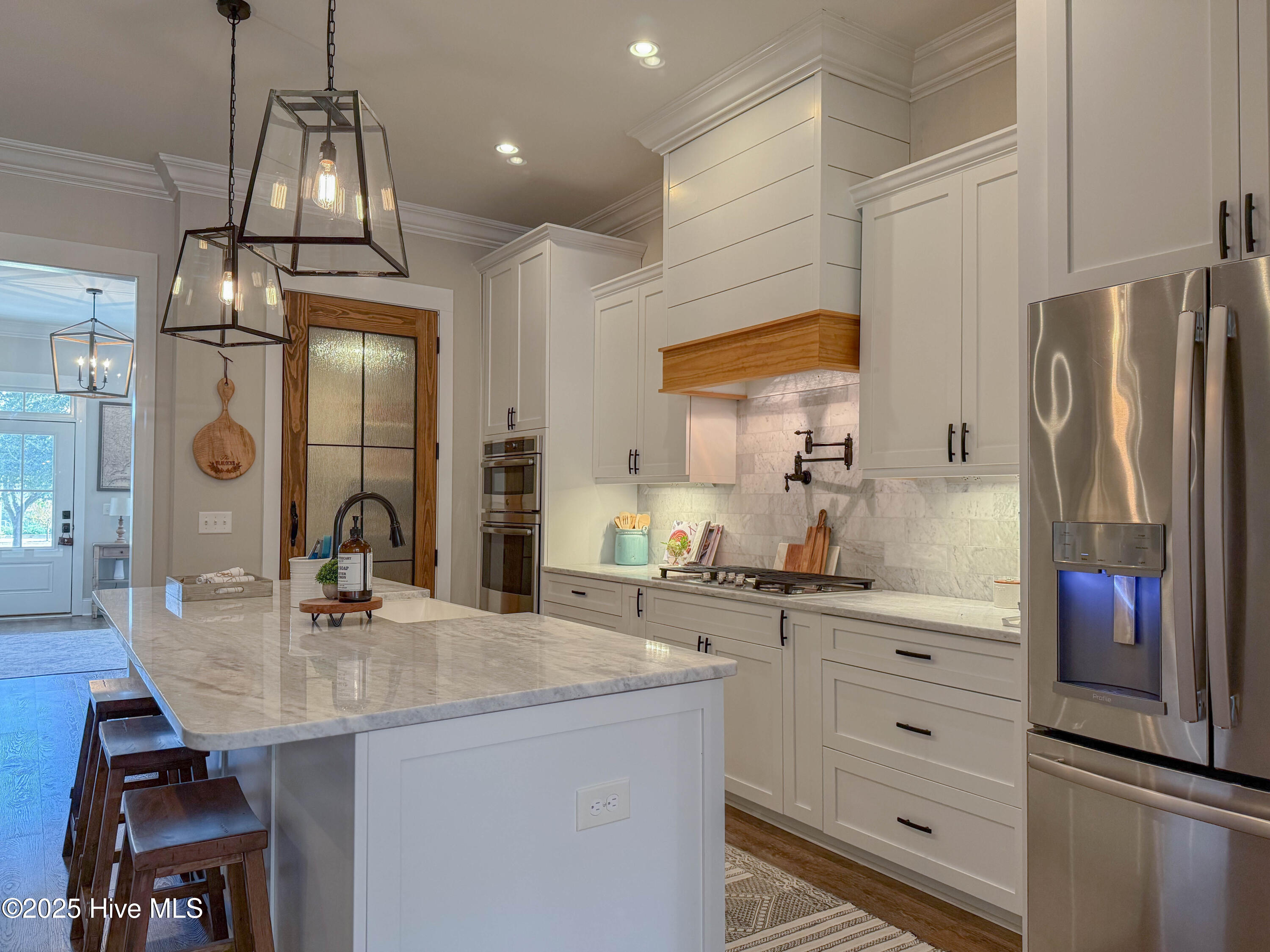 100556308 | Photo 27