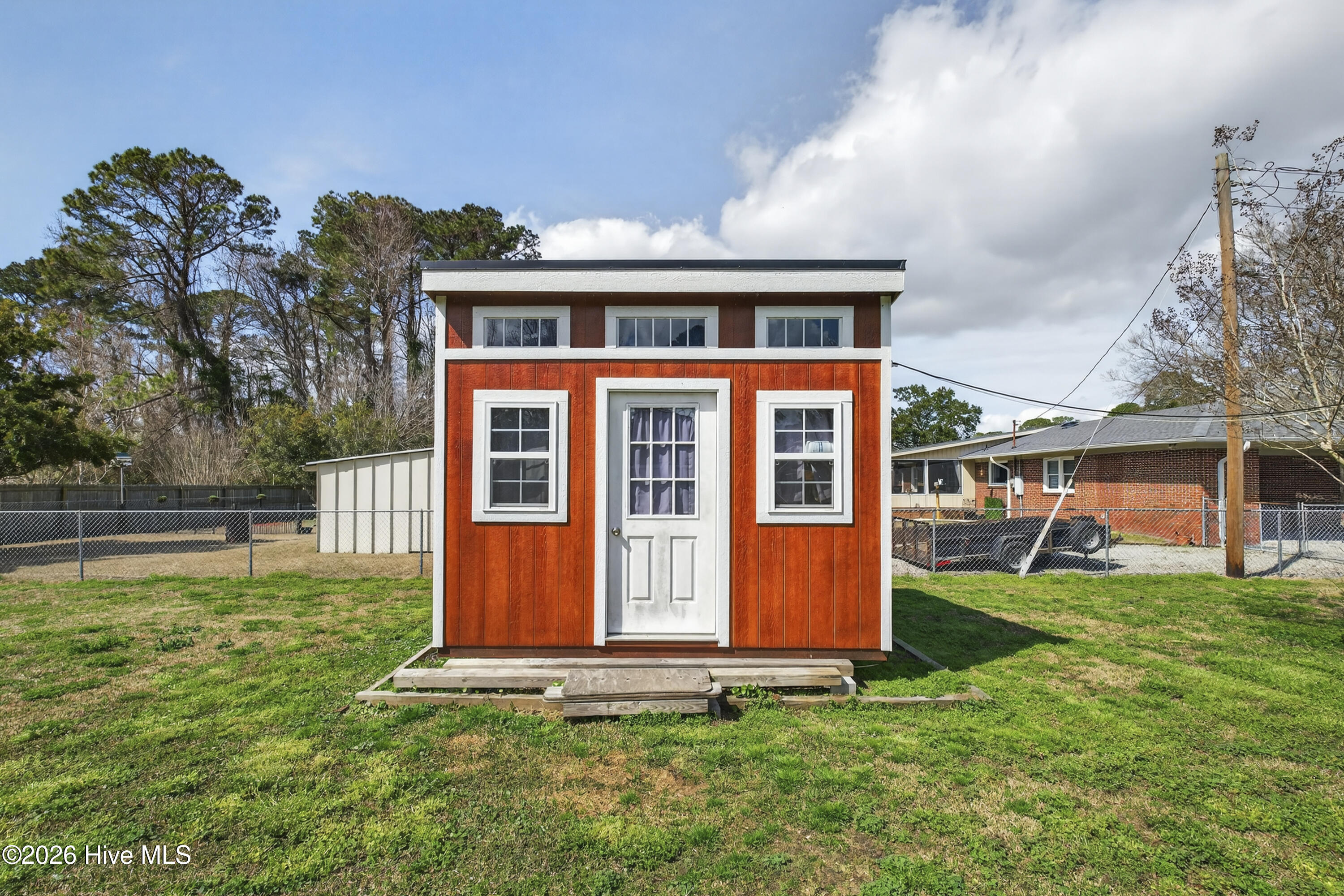 100558710 | Photo 45