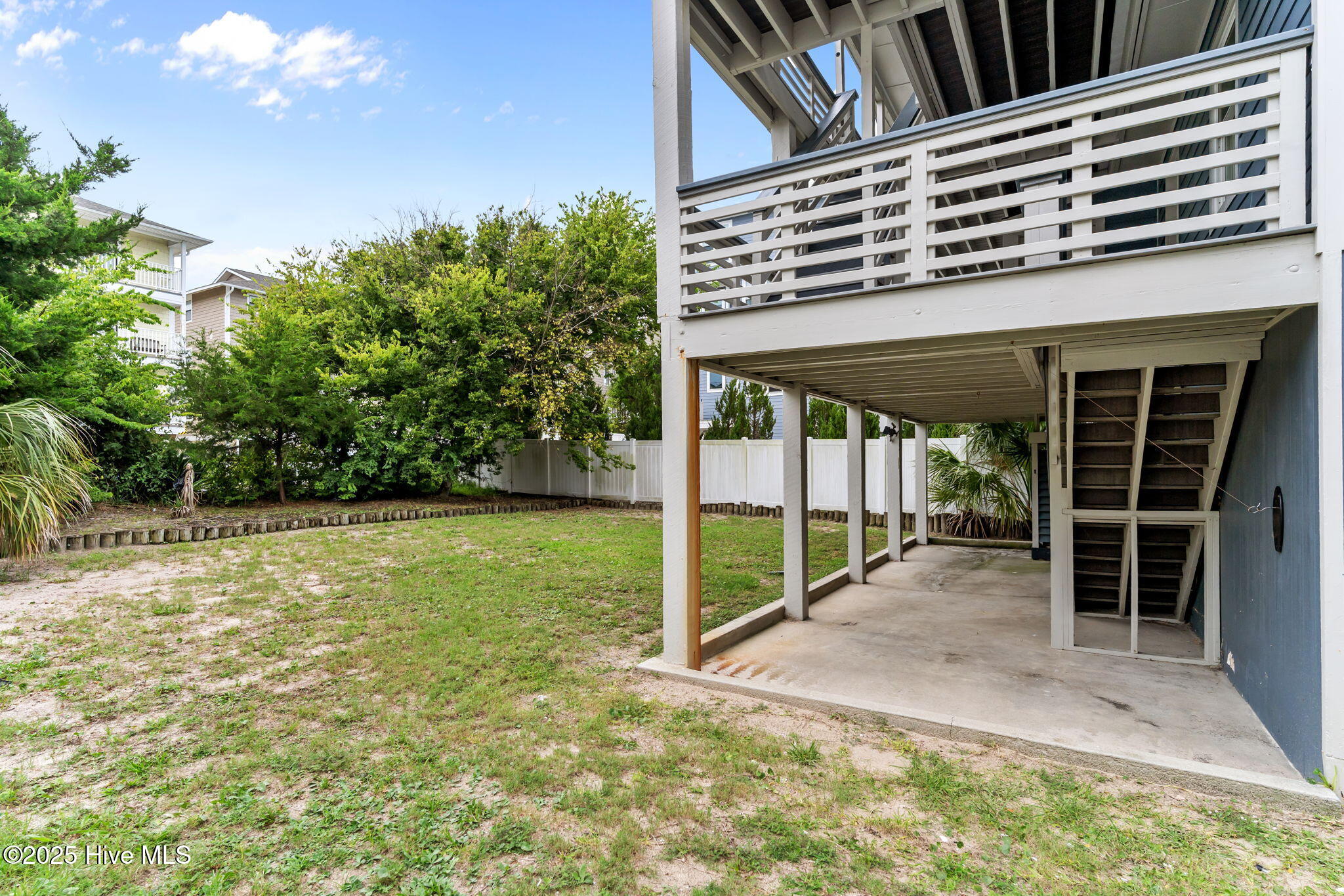 100526073 | Photo 47