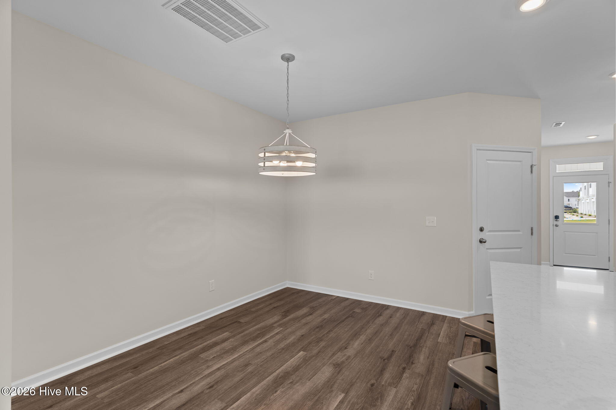 100547948 | Photo 12