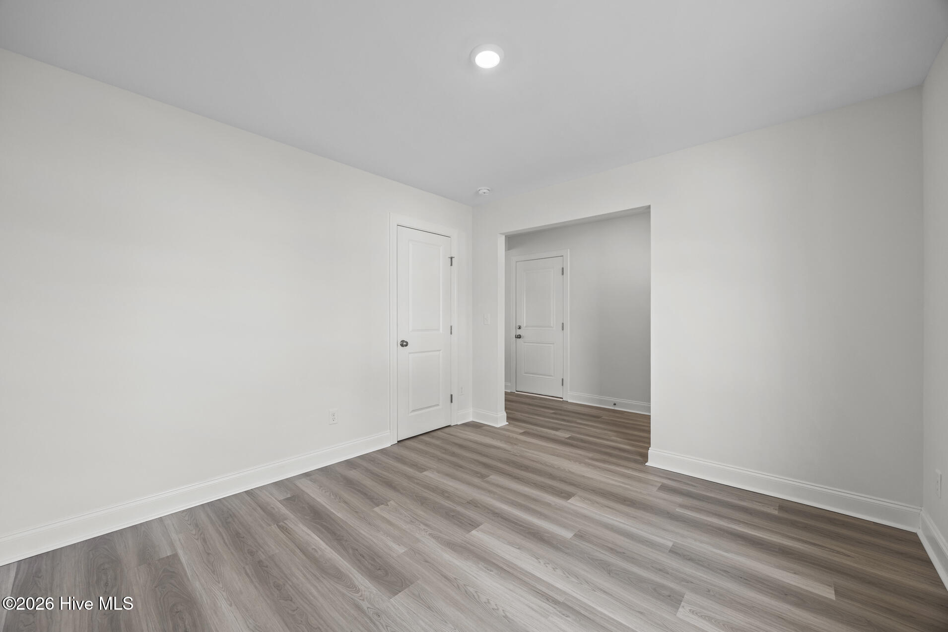 100566347 | Photo 20