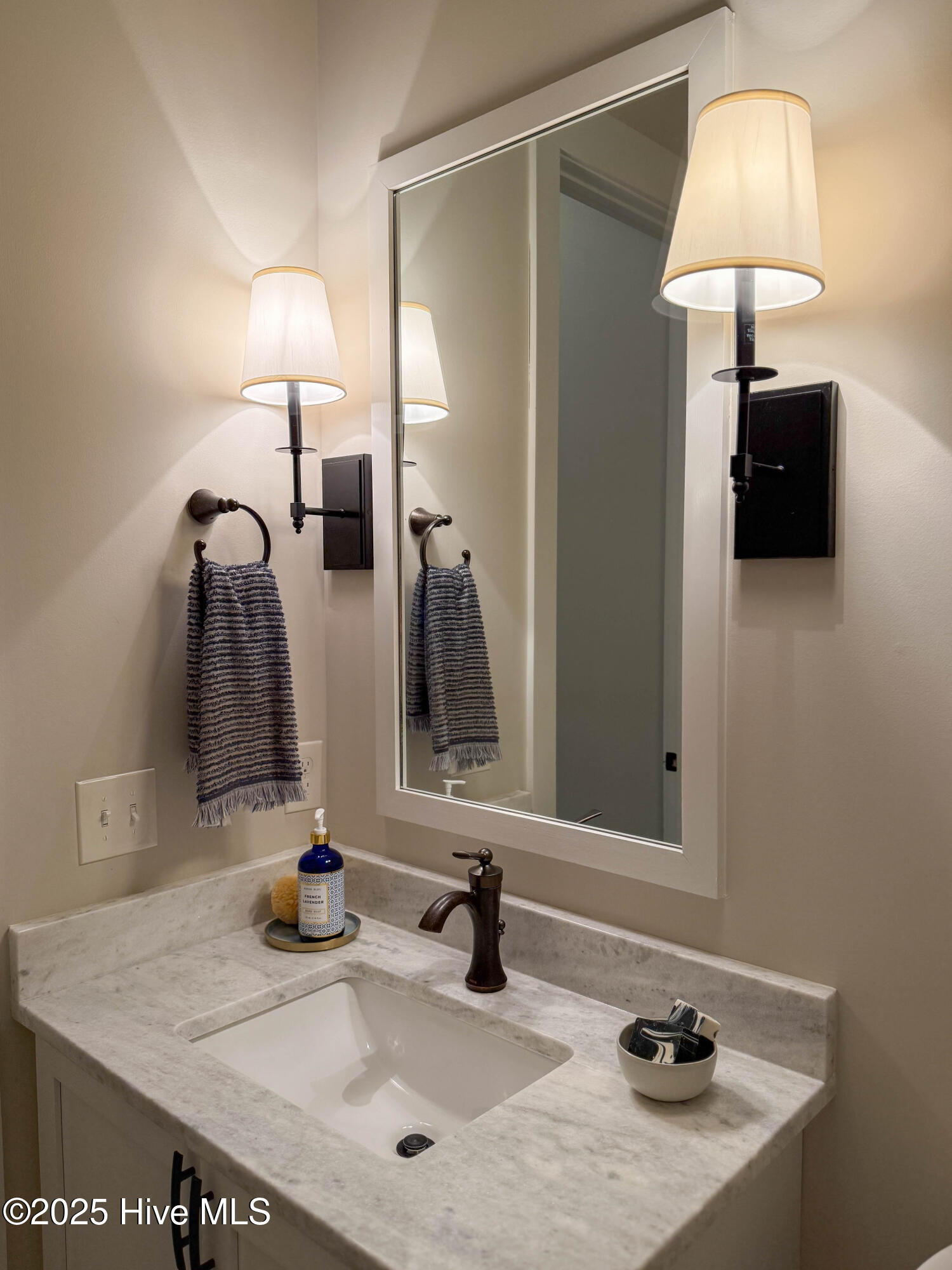 100556308 | Photo 76