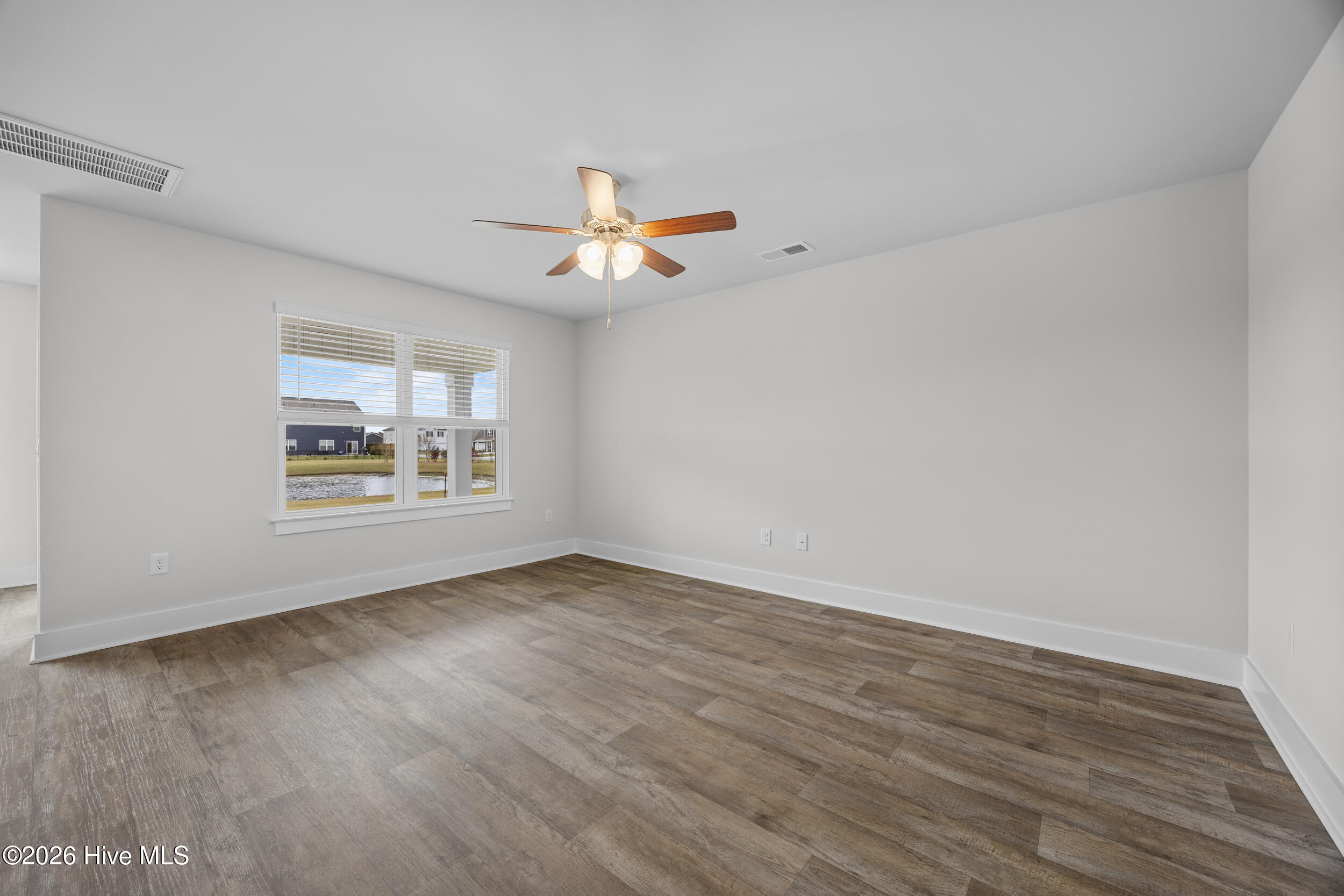 100563426 | Photo 23